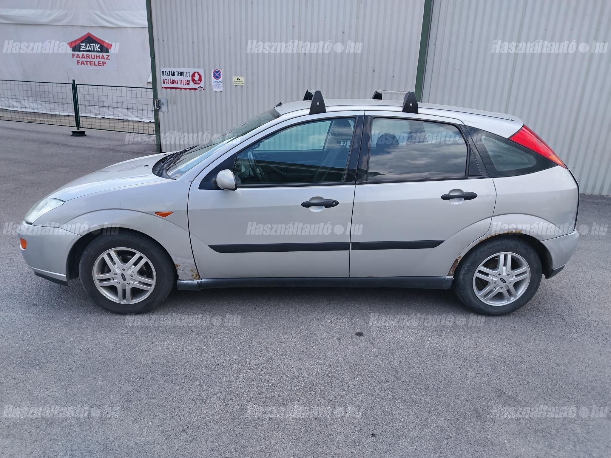 FORD FOCUS 2000/6 - 1