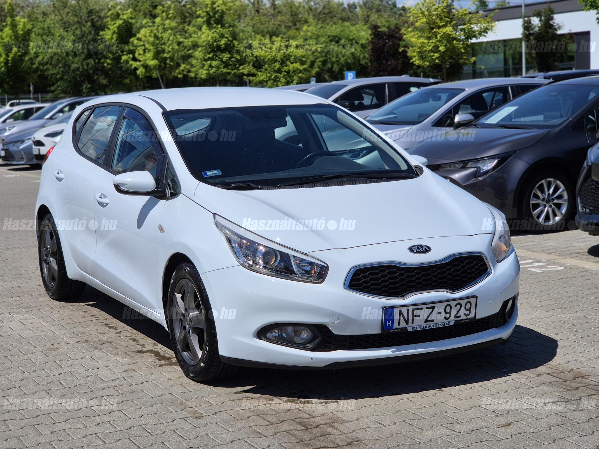 KIA CEE'D 2013/12 - 1