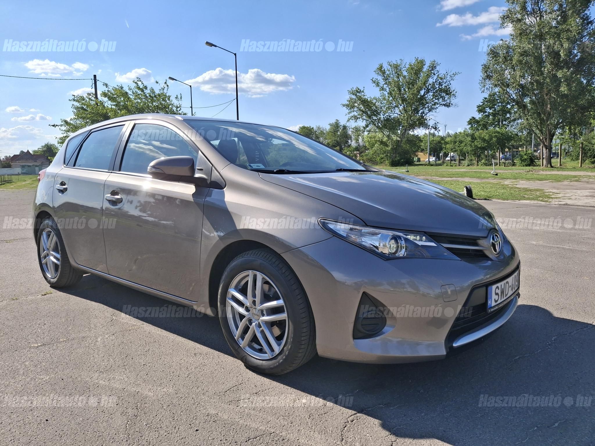 TOYOTA AURIS 2013/9 - 1