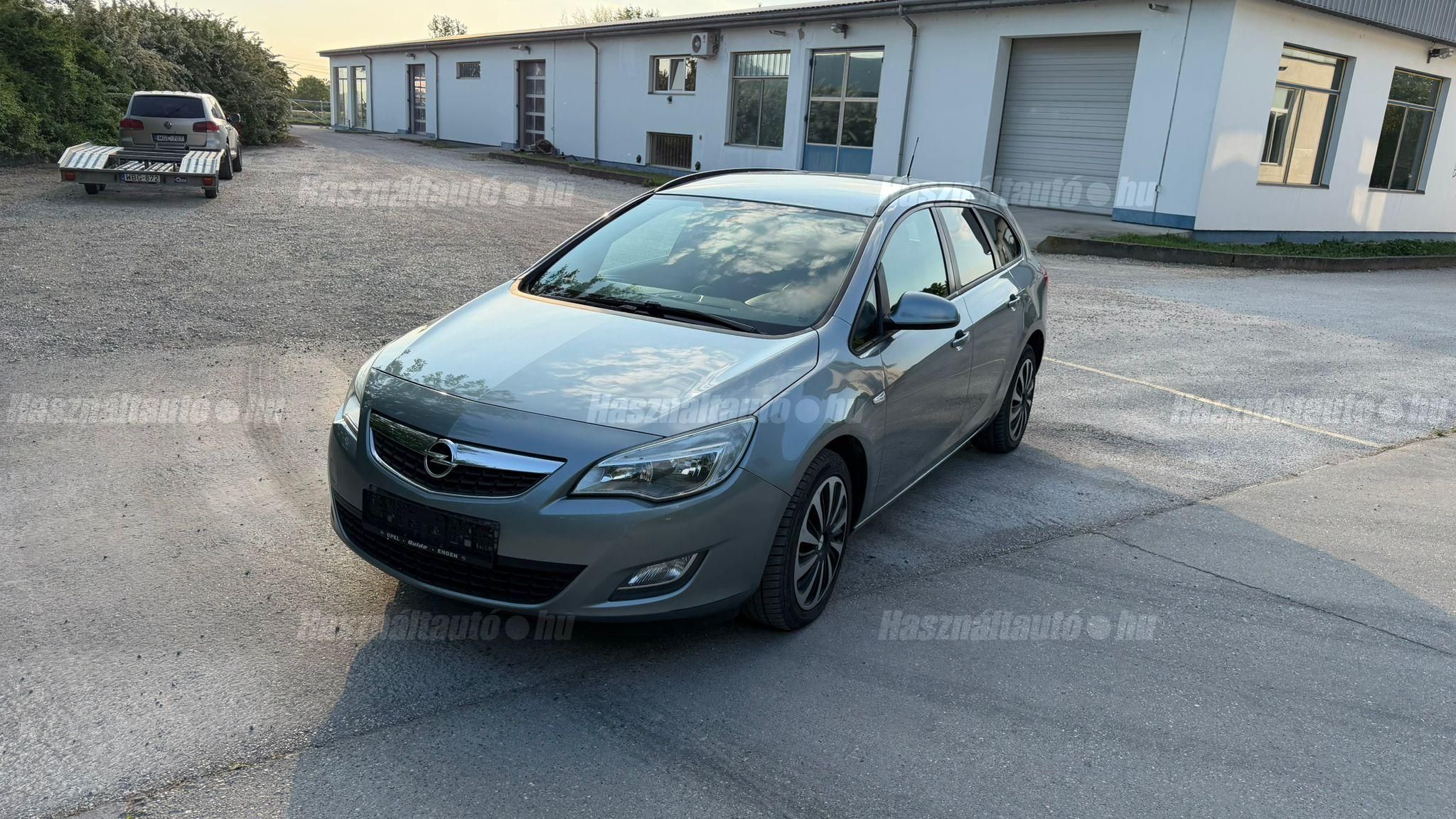 OPEL ASTRA J 2011/10 - 1