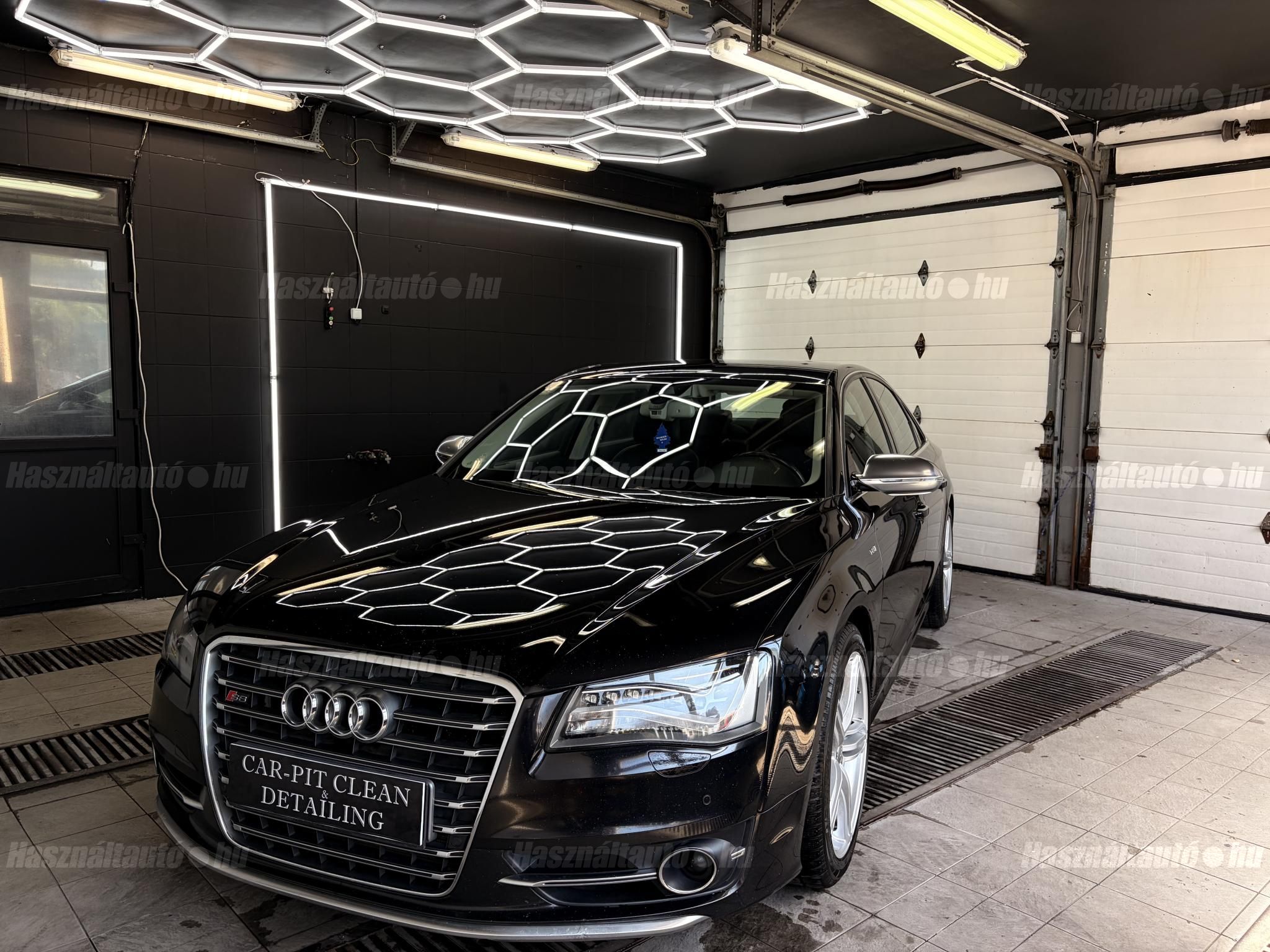 AUDI S8 2012/9 - 1