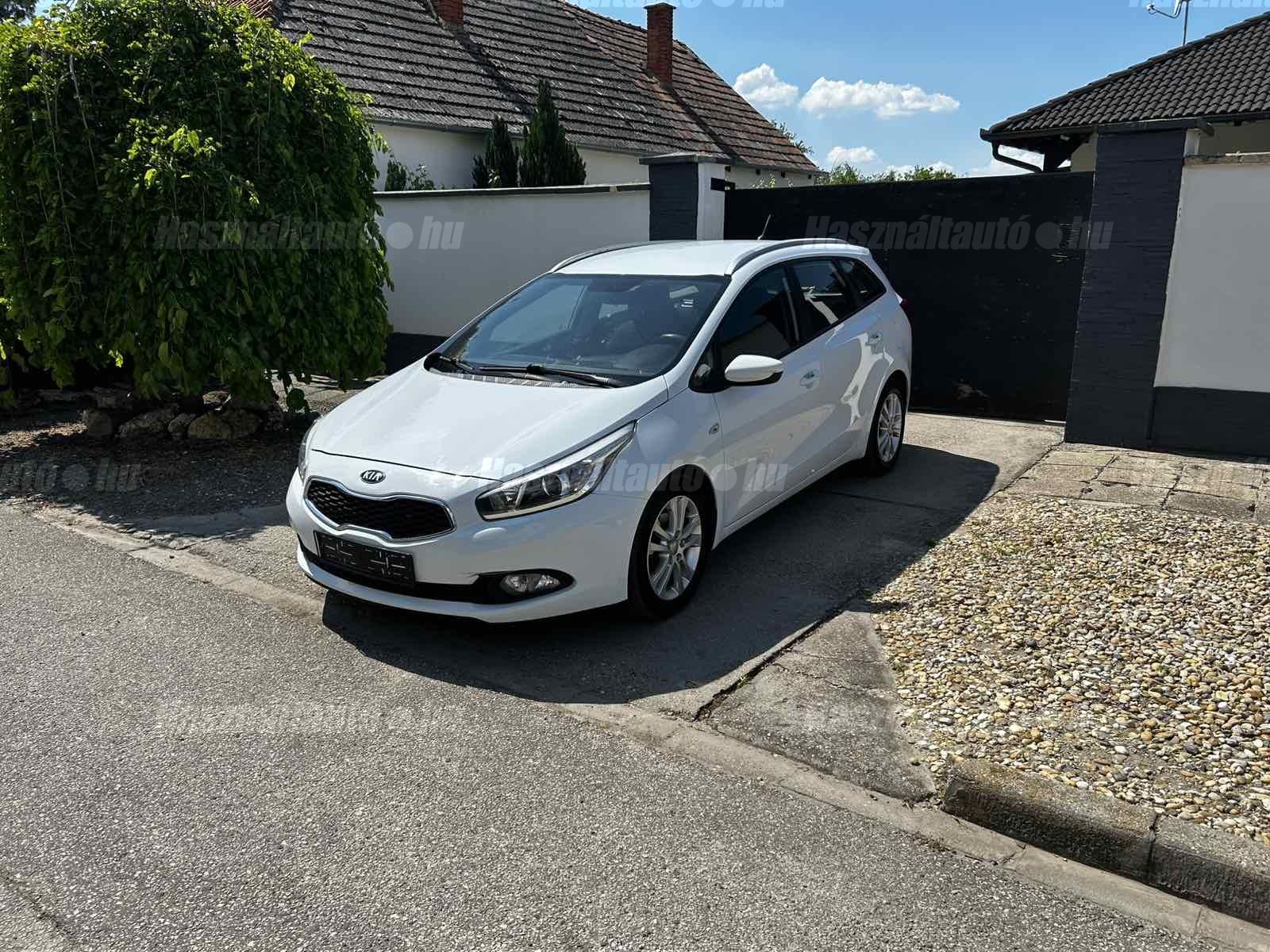 KIA CEE'D 2013/3 - 1