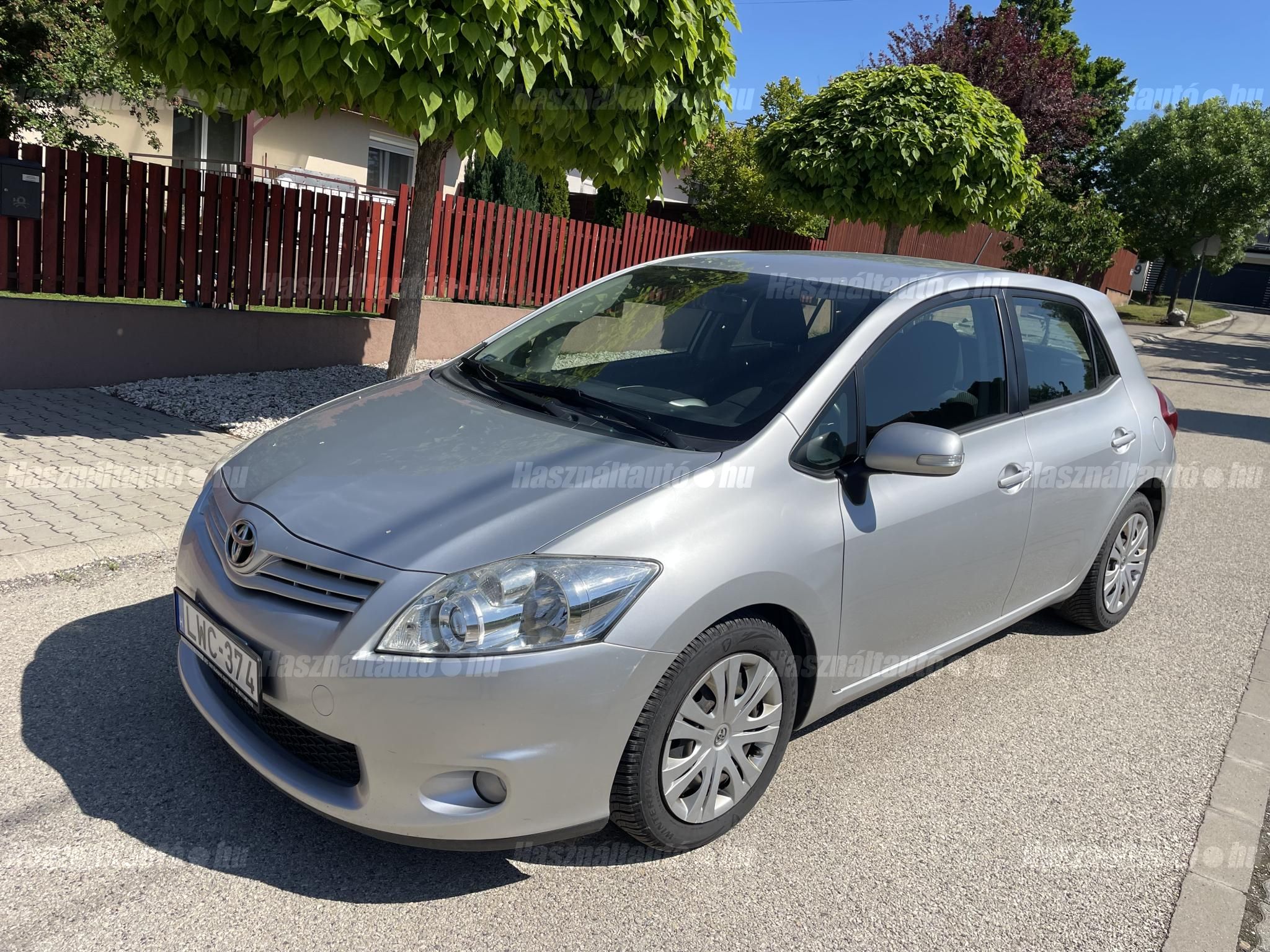 TOYOTA AURIS 2011 - 1