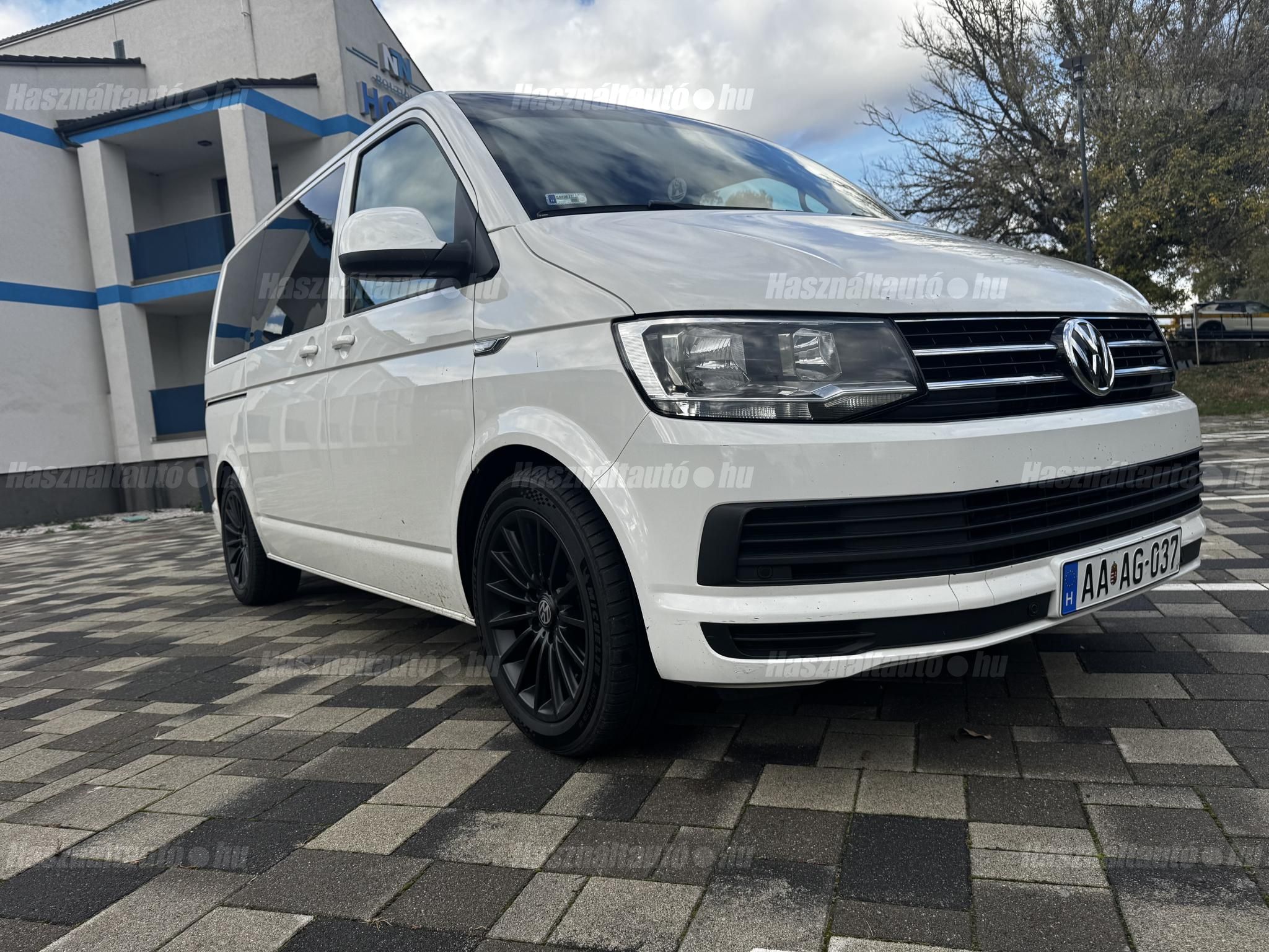 VOLKSWAGEN MULTIVAN 2016/12 - 1