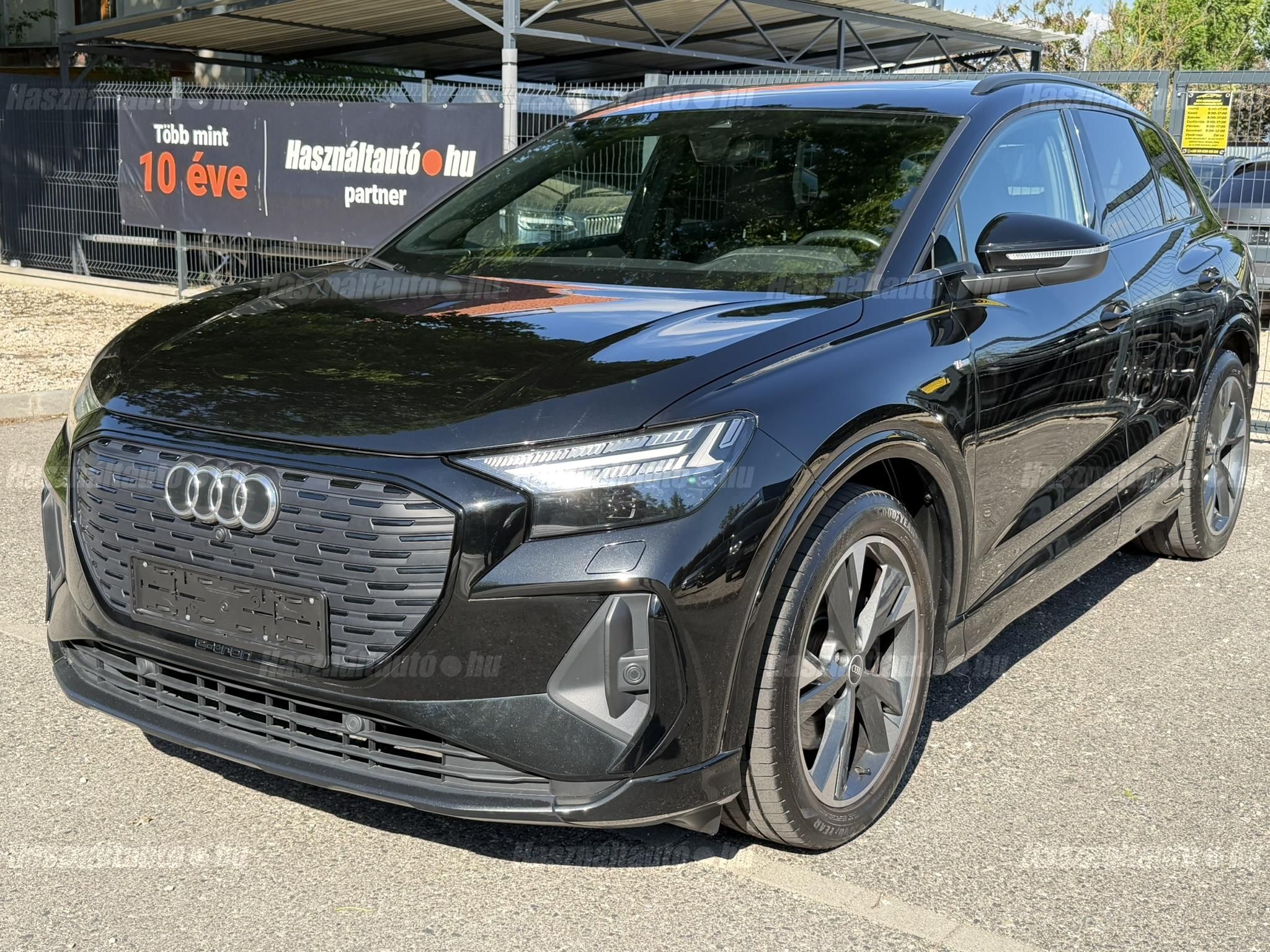 AUDI Q4 2022/2 - 1