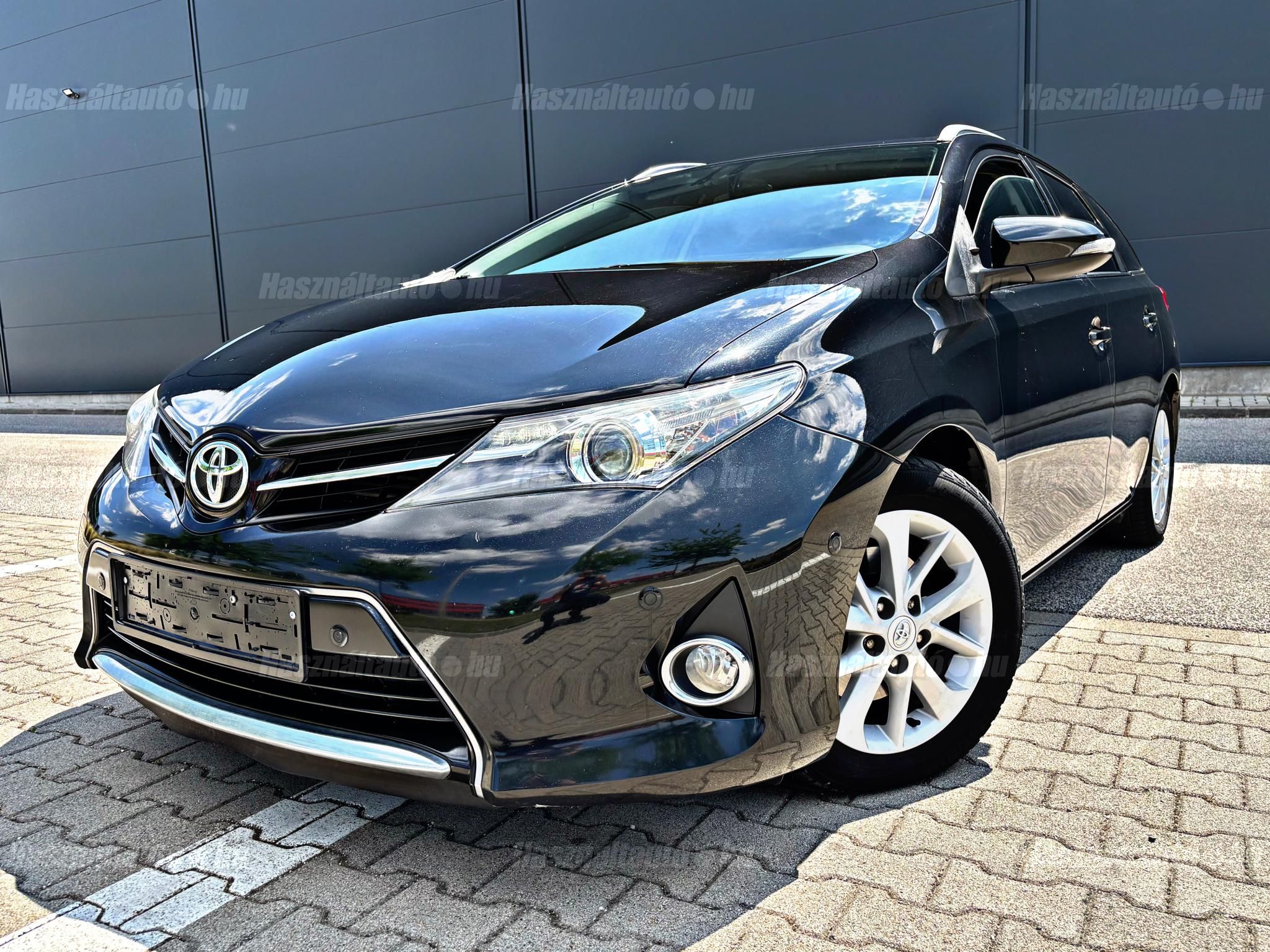 TOYOTA AURIS 2013/12 - 1