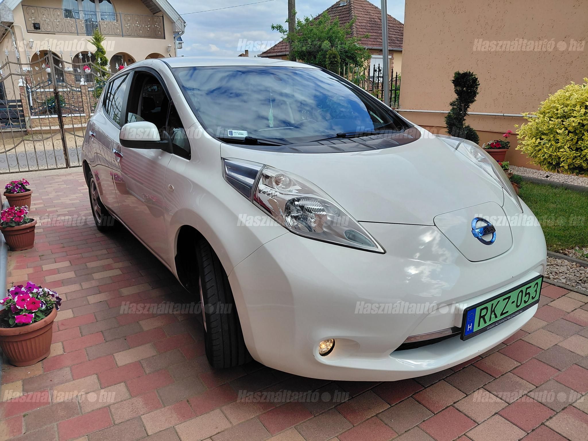 NISSAN LEAF 2015/10 - 1