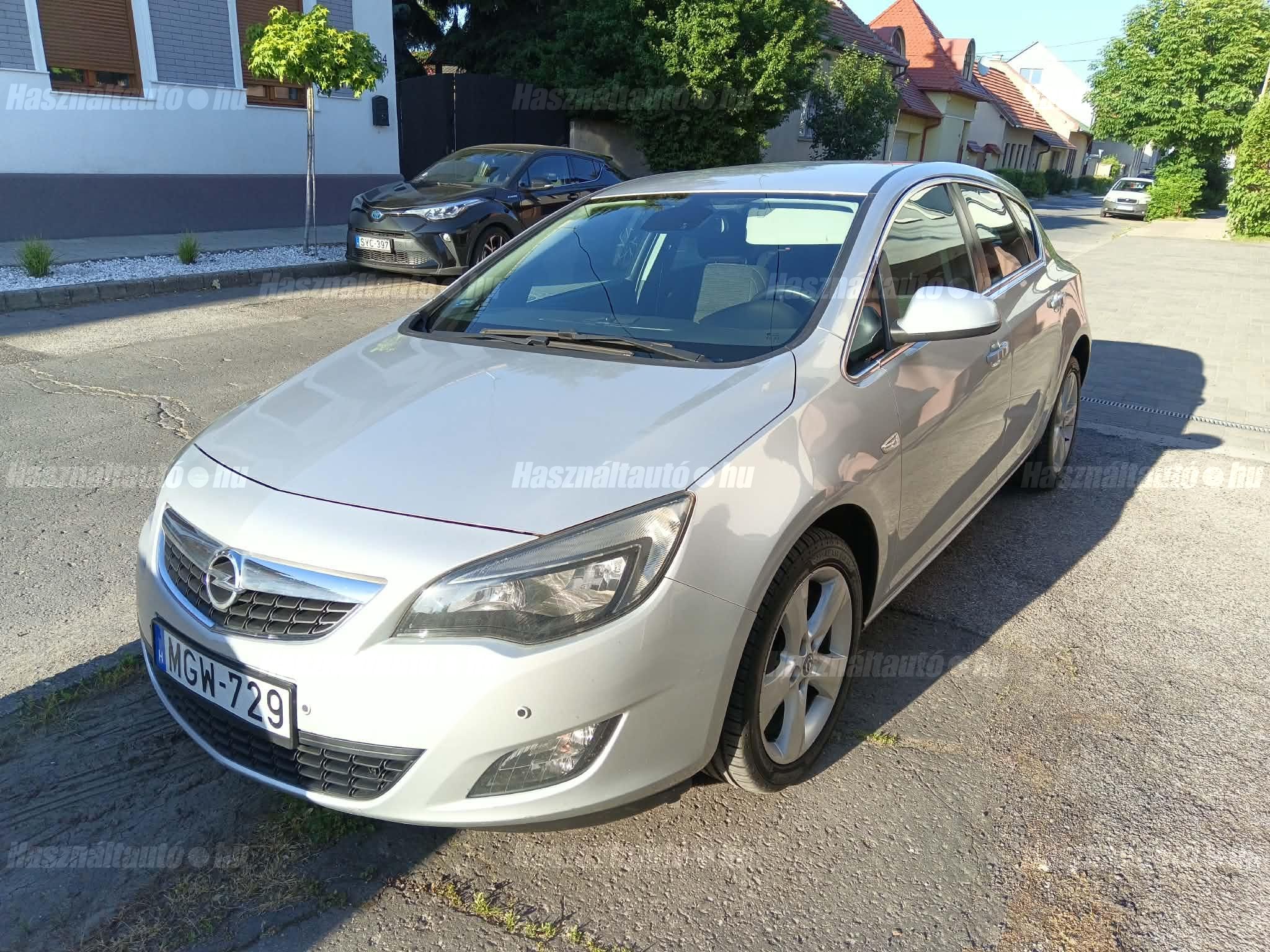 OPEL ASTRA J 2011/6 - 1