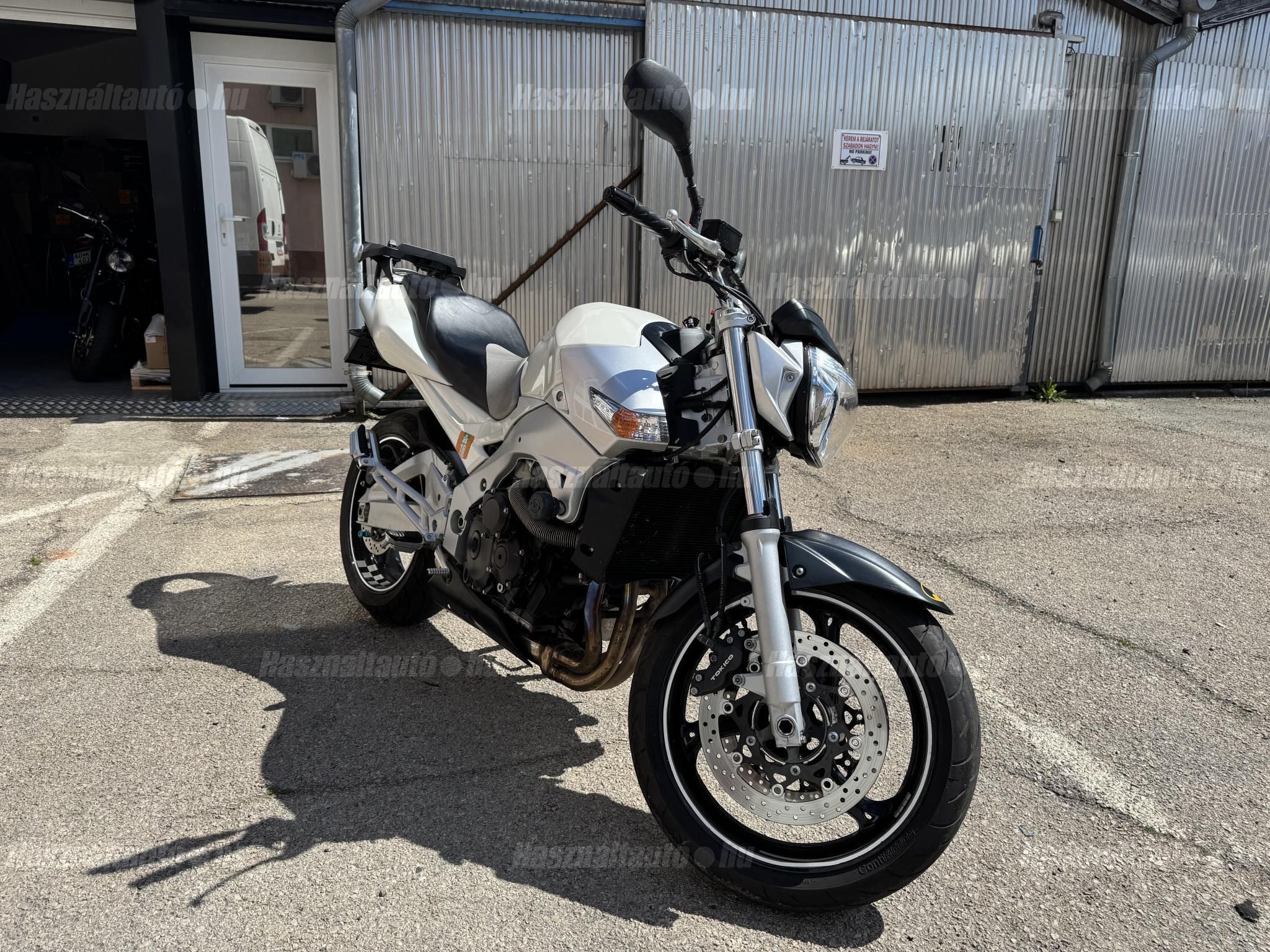 SUZUKI GSR 600 2006/8 - 1