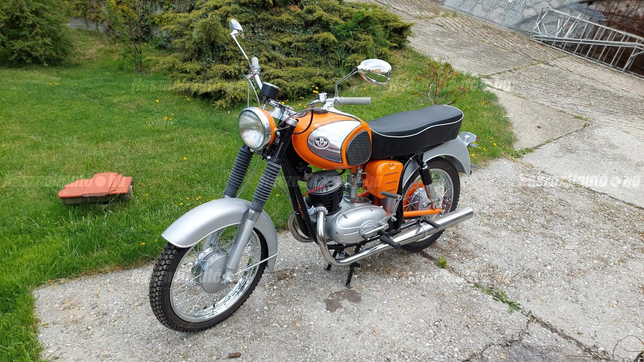 PANNONIA P12 1974 - 1