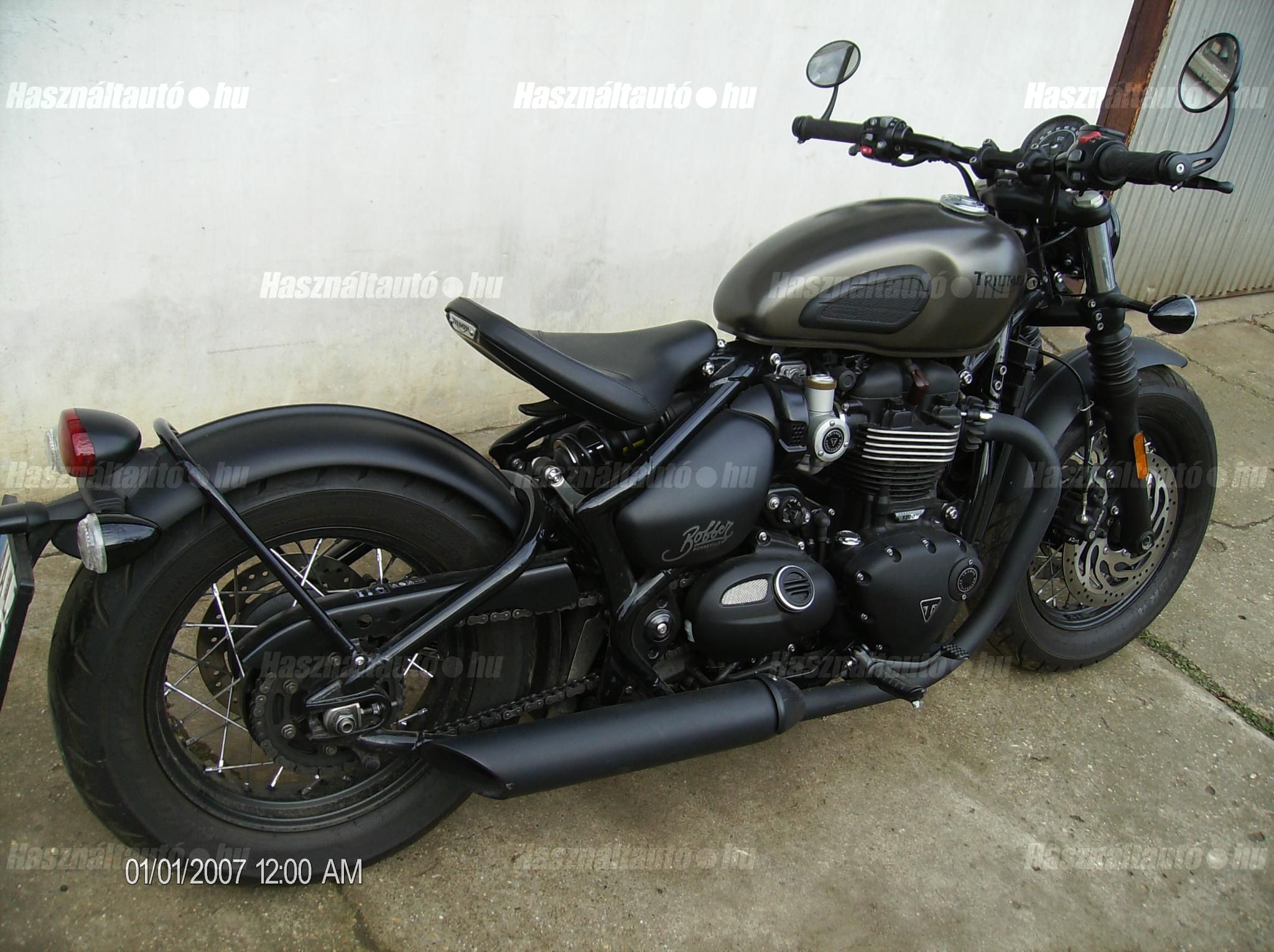 TRIUMPH BONEVILLE BOBBER 1200 2020/8 - 1