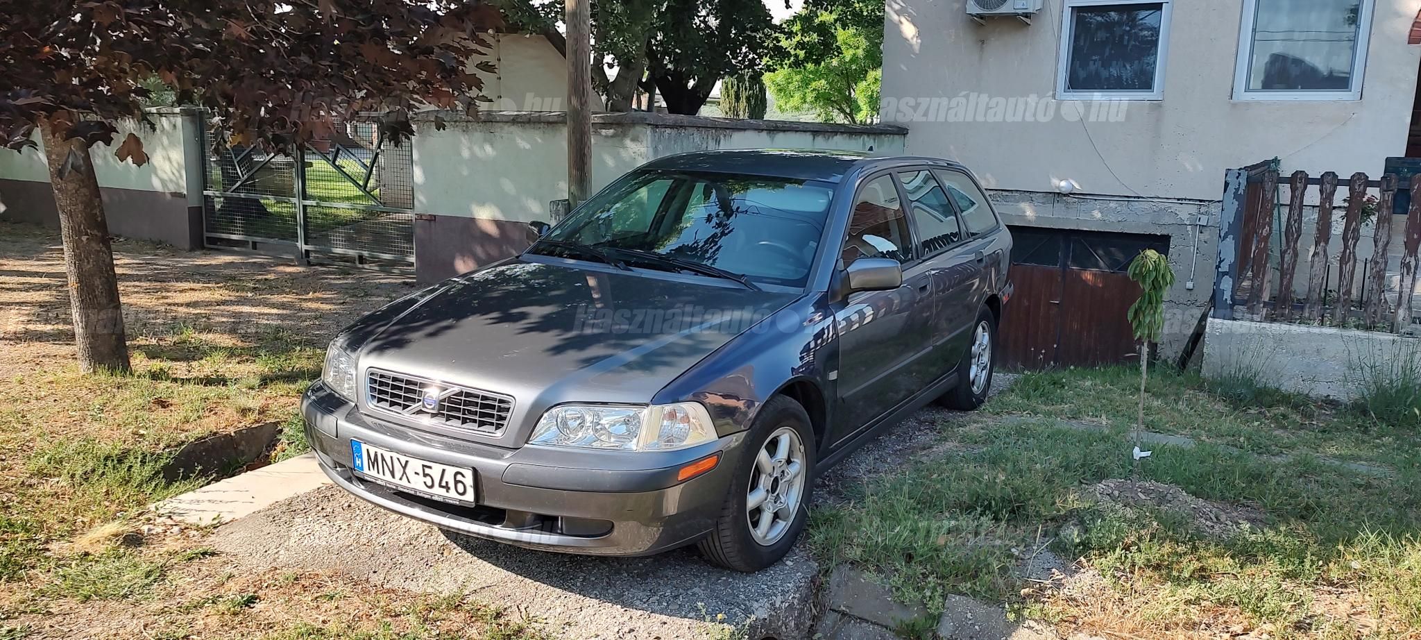 VOLVO V40 2002/11 - 1