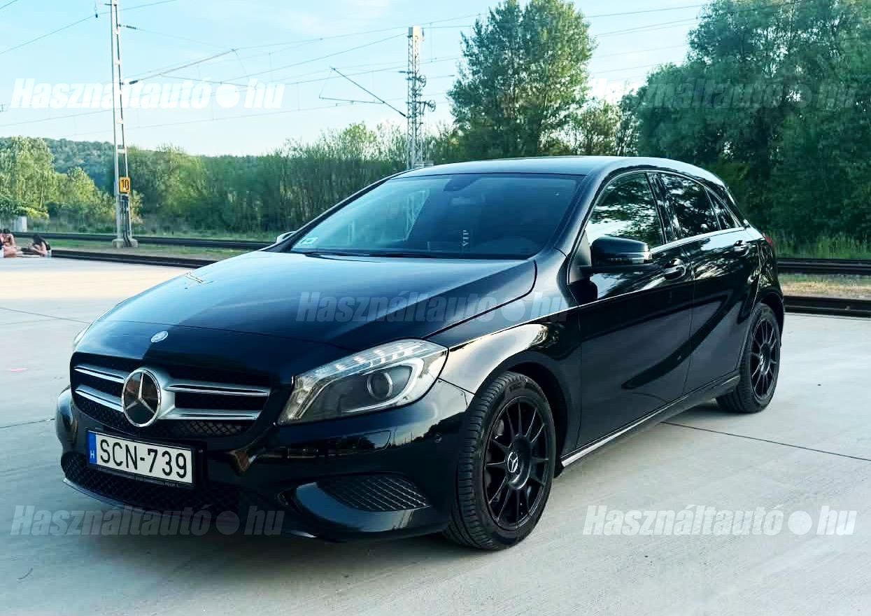 MERCEDES-BENZ A 200 2013/6 - 1