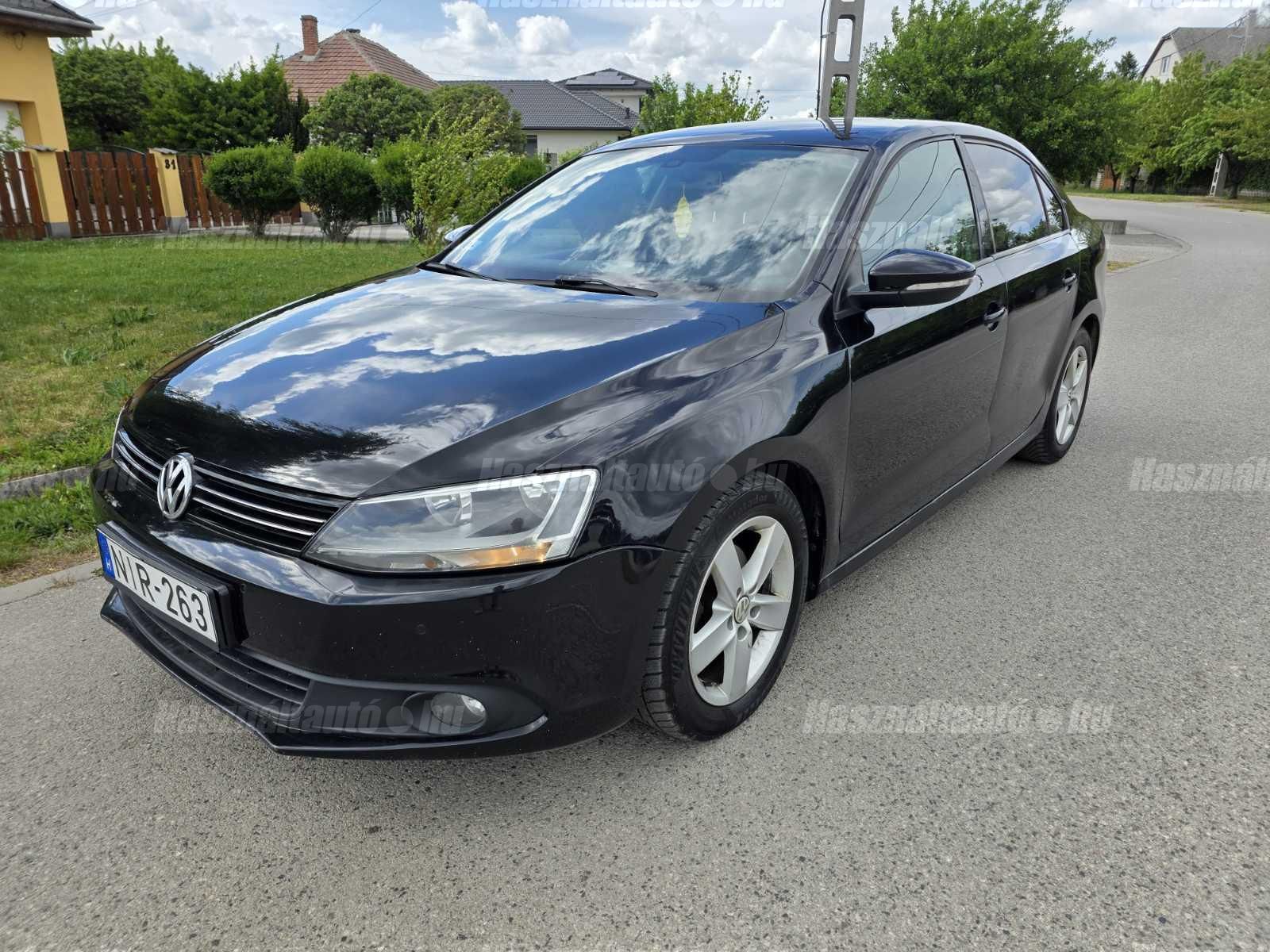 VOLKSWAGEN JETTA VI 2011/5 - 1