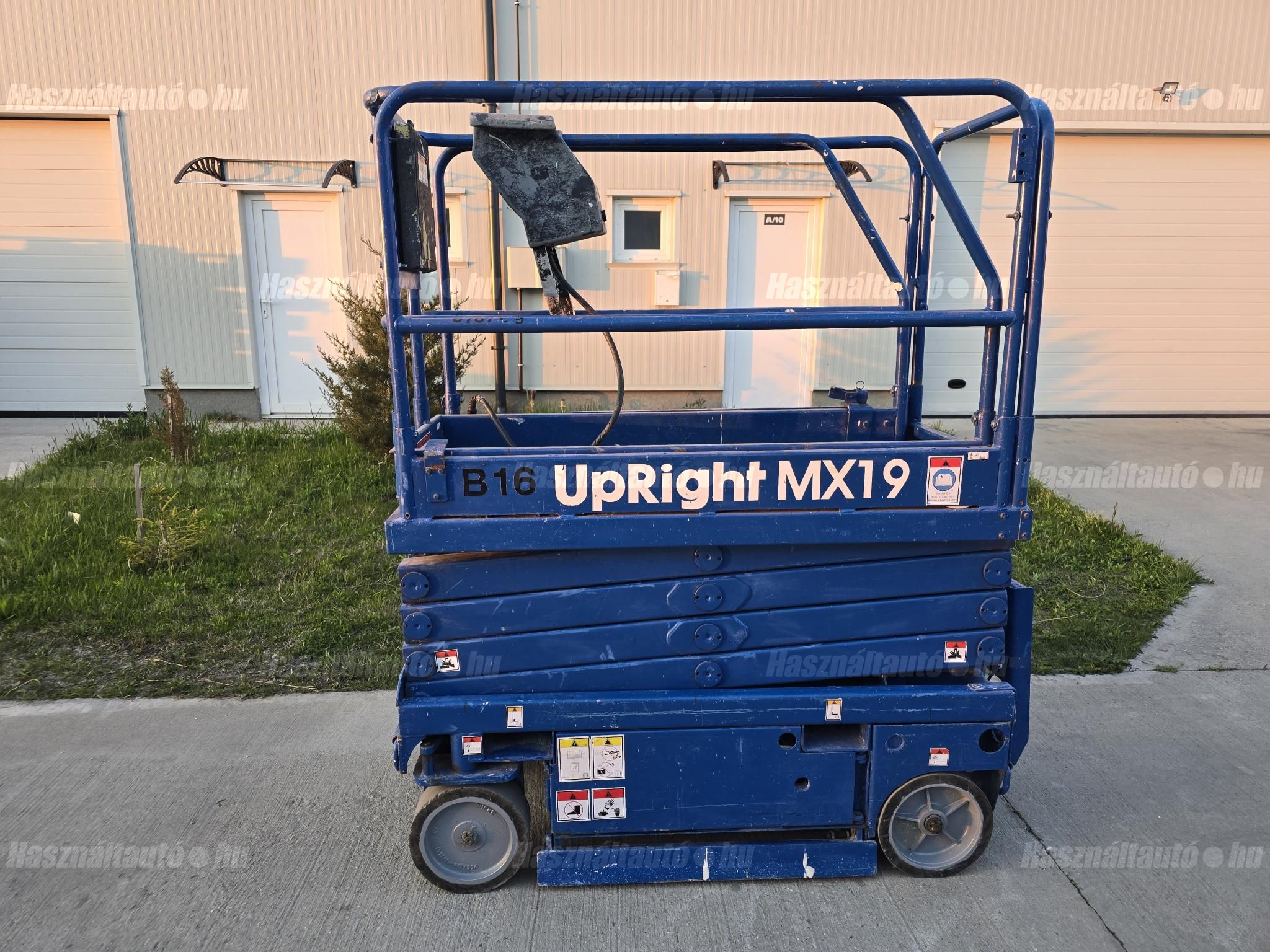 UP-RIGHT 2000 - 1