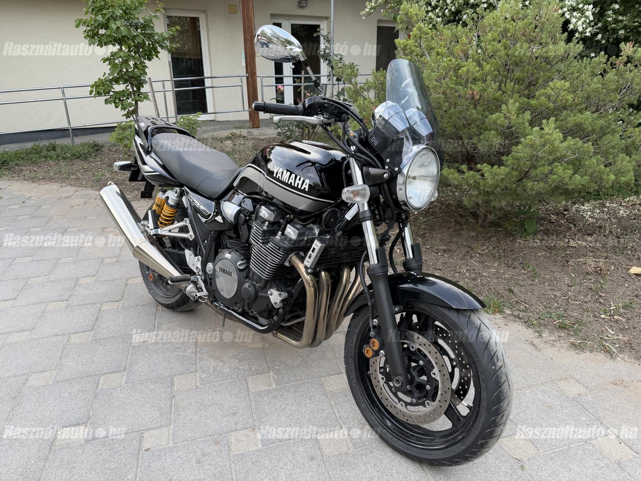 YAMAHA XJR 1300 2012/9 - 1