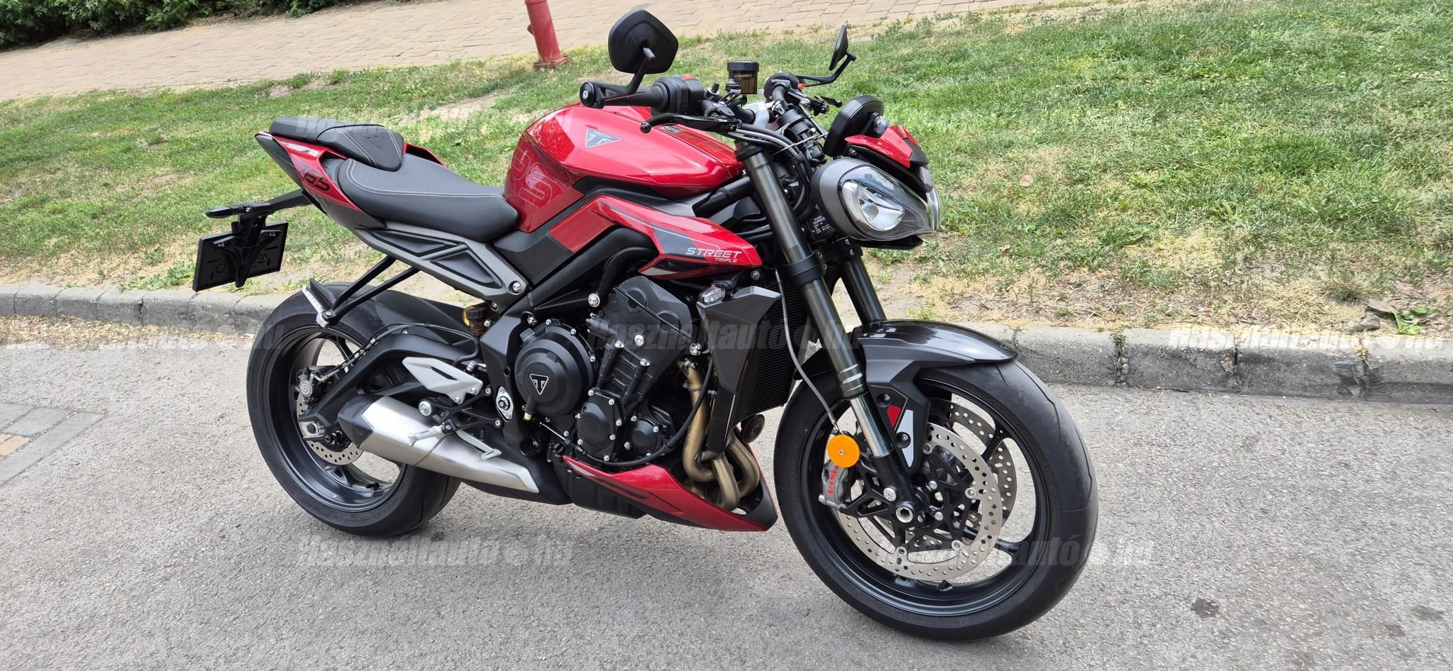 TRIUMPH STREET TRIPLE 2024/7 - 1