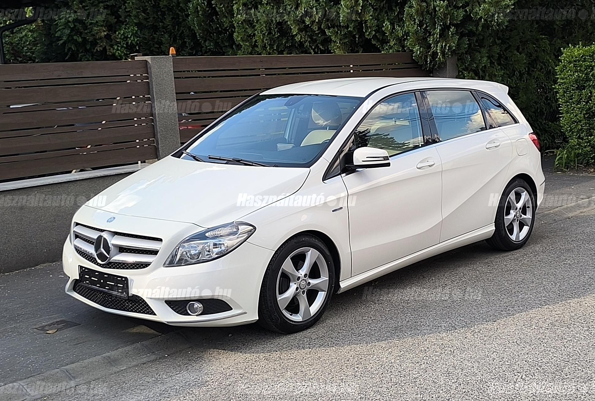 MERCEDES-BENZ B 180 2012/3 - 1