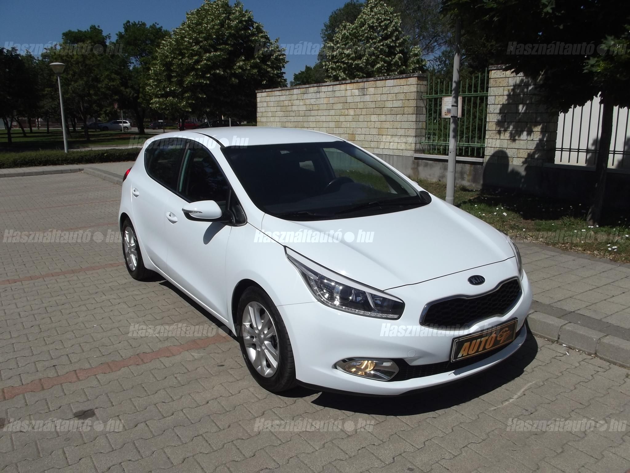 KIA CEE'D 2013/5 - 1