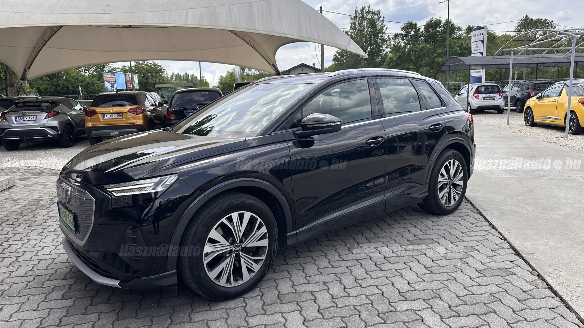 AUDI Q4 2021/12 - 1