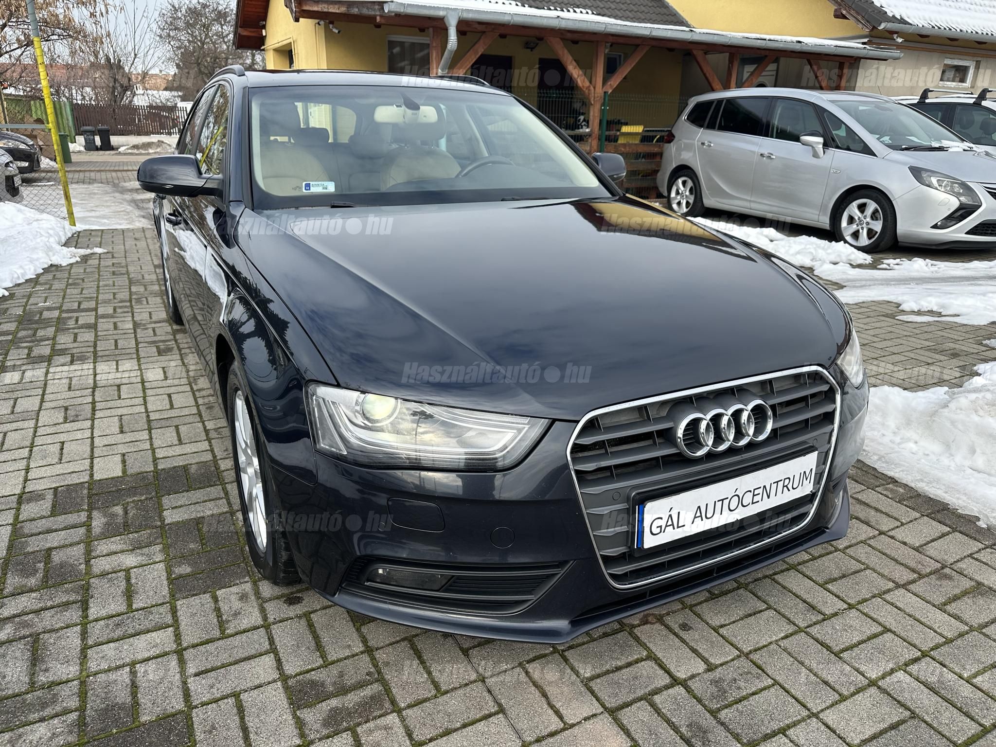 AUDI A4 2012/9 - 1