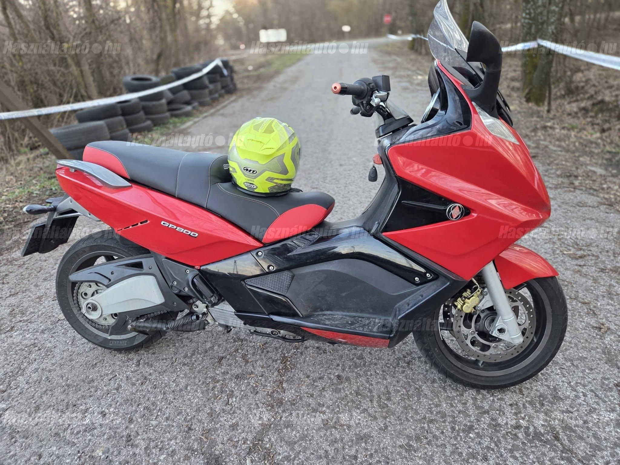 GILERA GP 800 2008/9 - 1