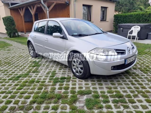 RENAULT MEGANE 2009 - 1