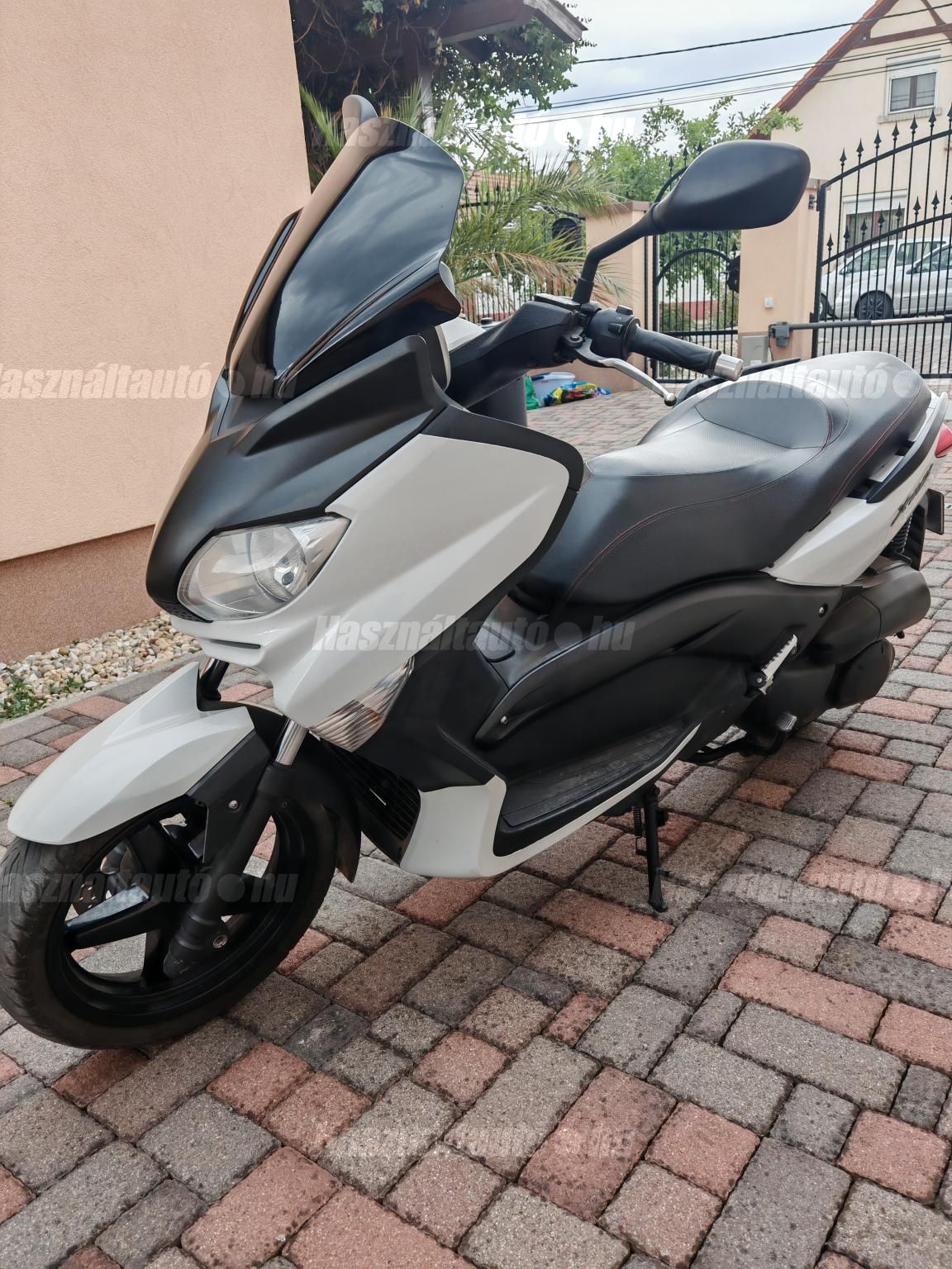 YAMAHA X-MAX 250 2010/8 - 1
