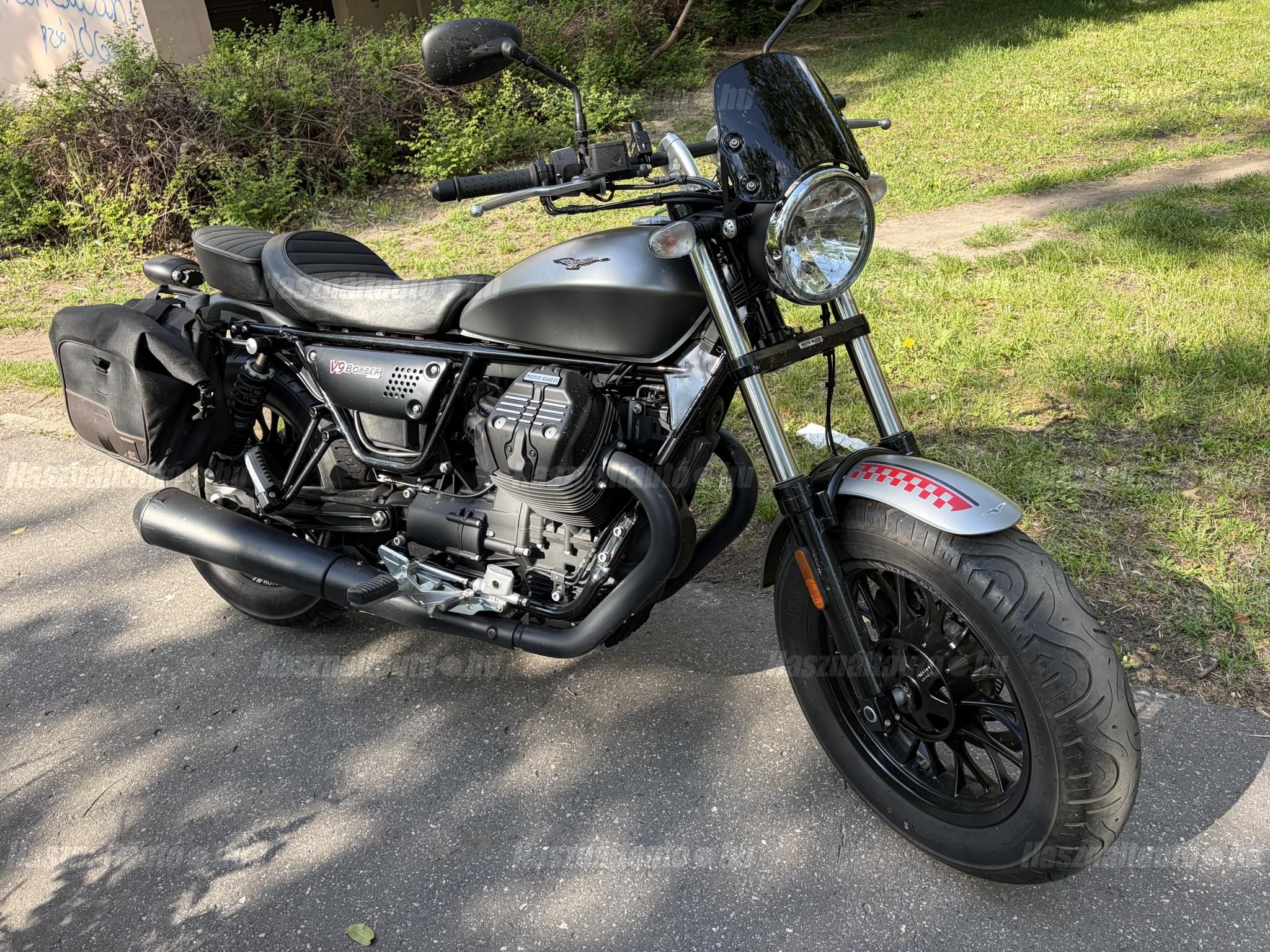 MOTO GUZZI V9 BOBBER 2018/10 - 1