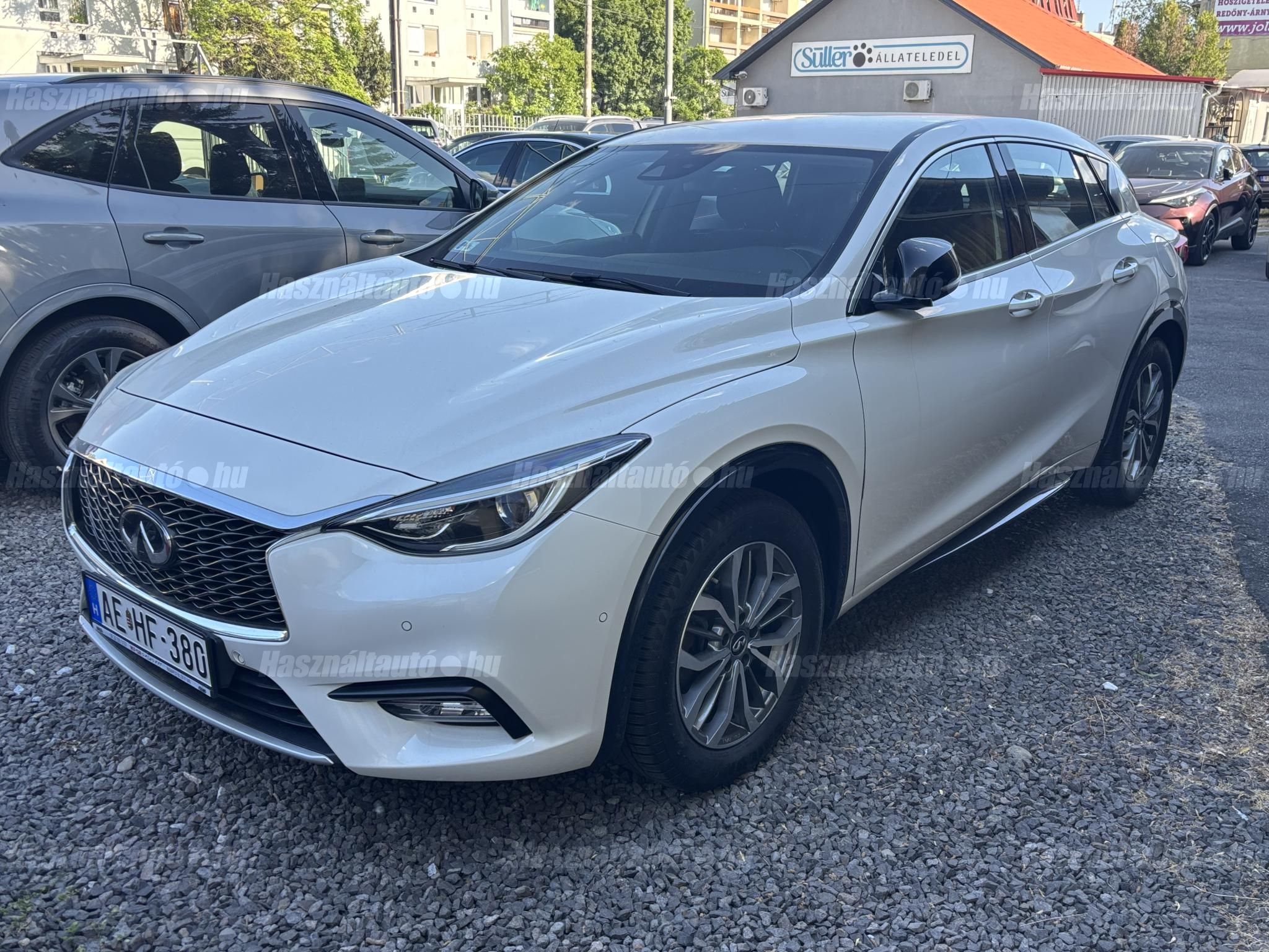 INFINITI Q30 2018/10 - 1