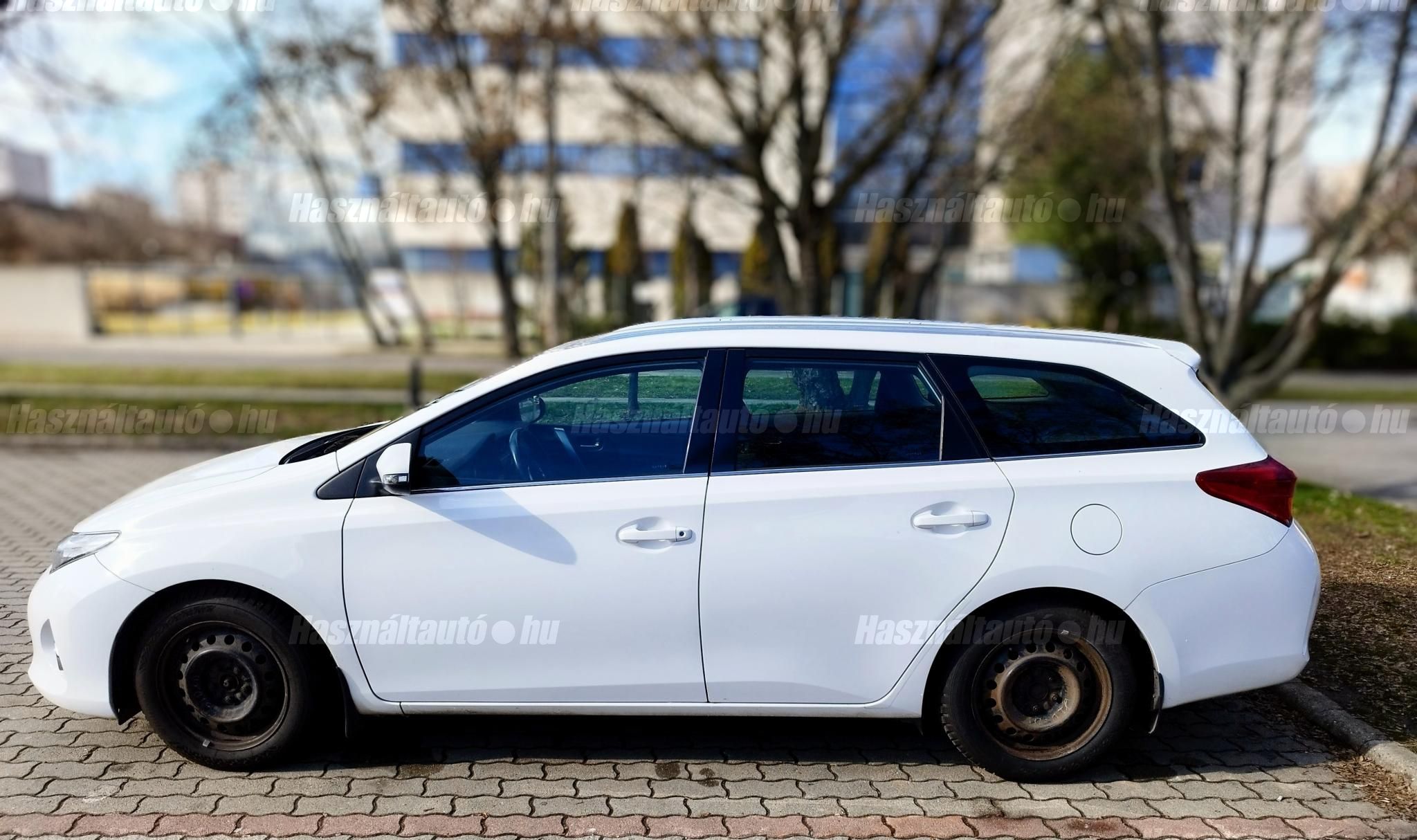 TOYOTA AURIS 2013/11 - 1