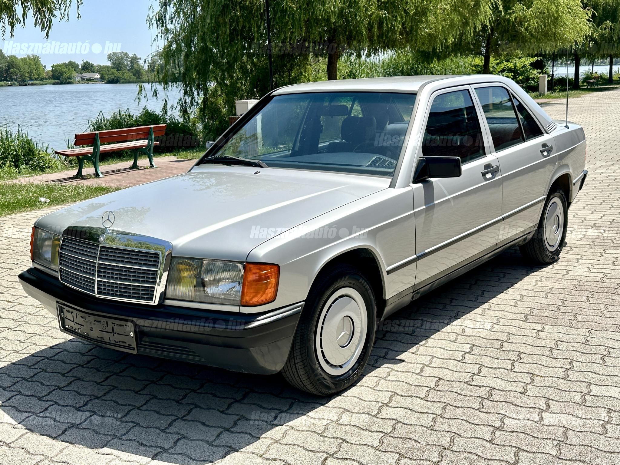 MERCEDES-BENZ 190 1983/3 - 1