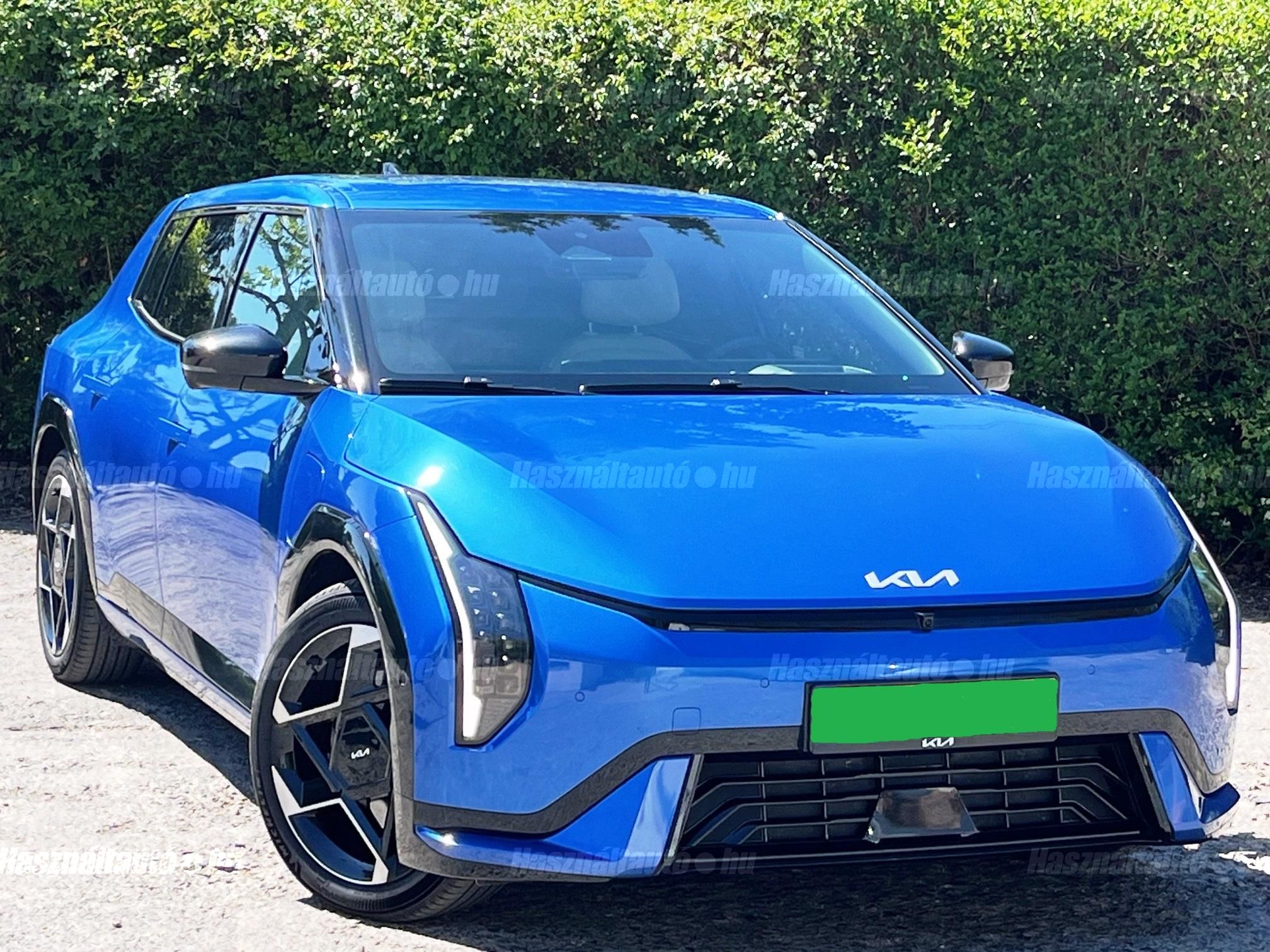 KIA EV4 2025/10 - 1