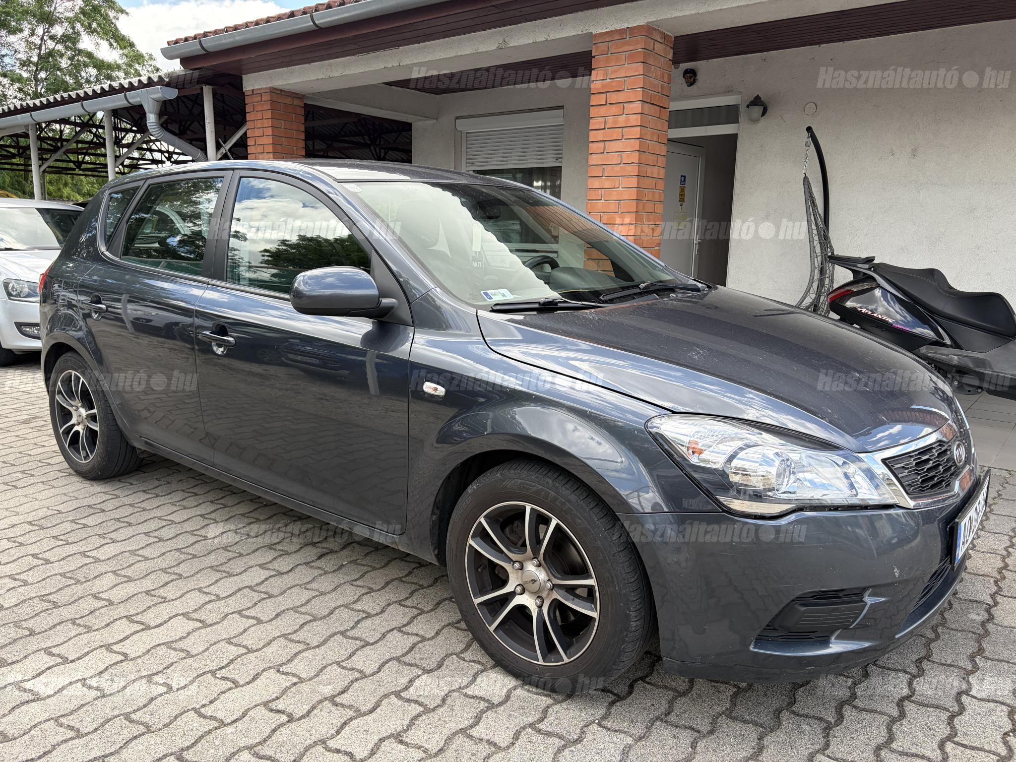 KIA CEE'D 2010/7 - 1