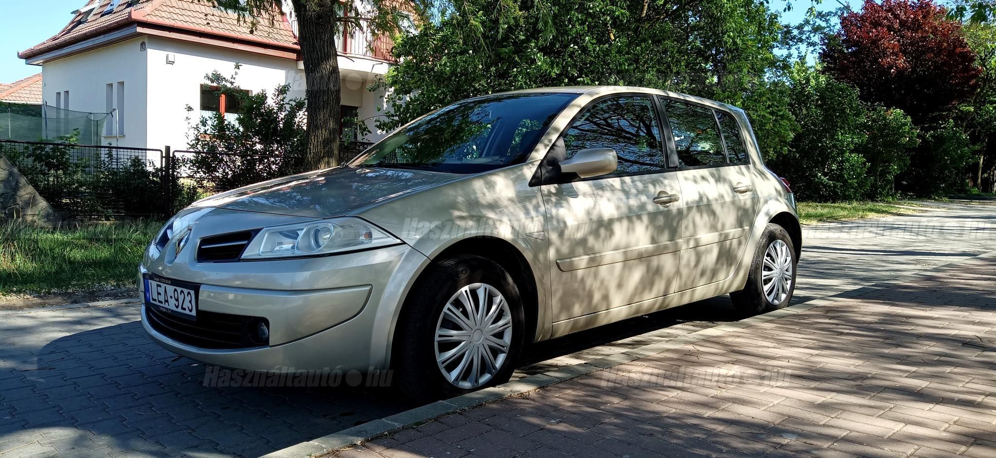 RENAULT MEGANE 2008/8 - 1