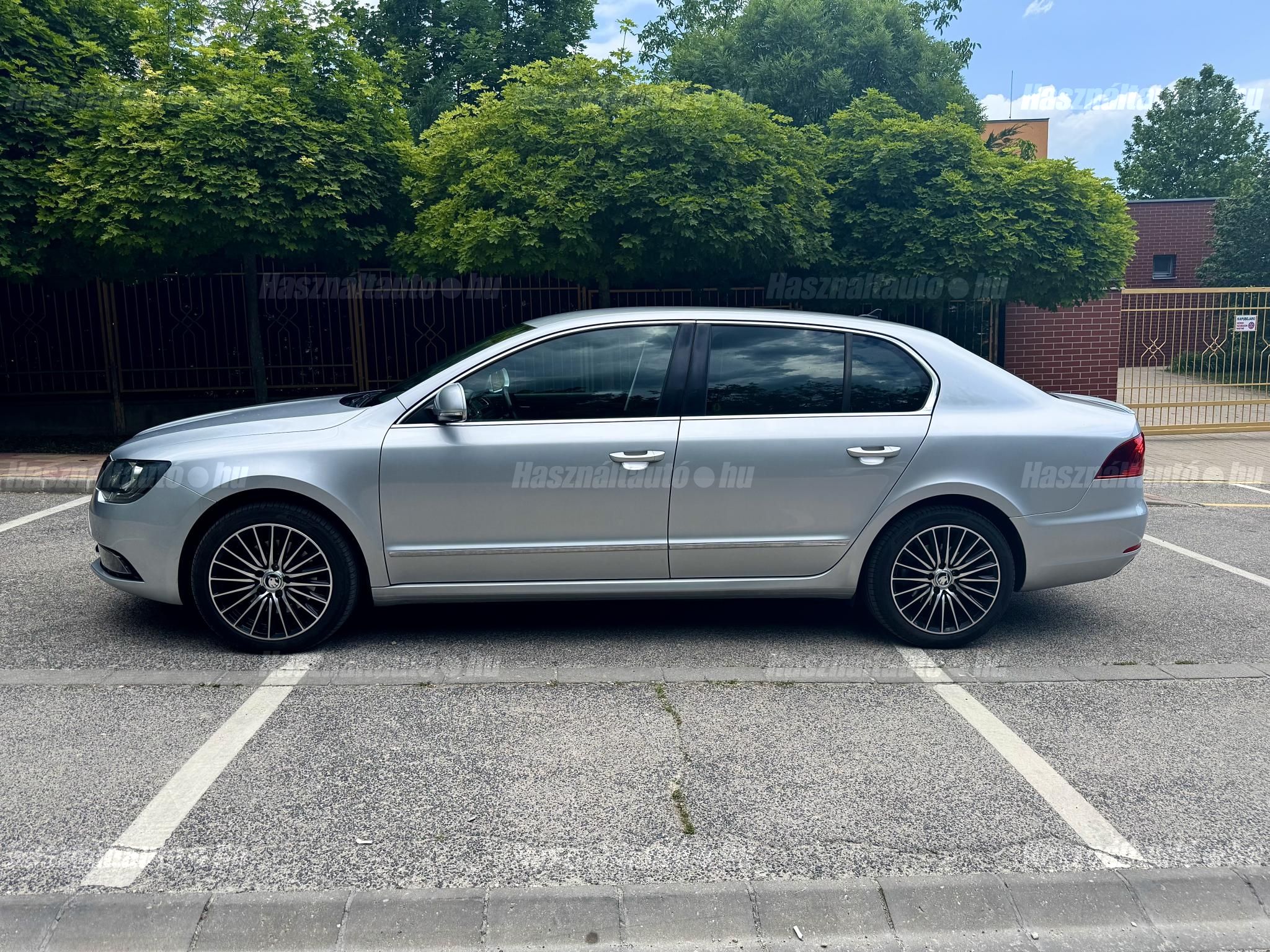 SKODA SUPERB 2013/11 - 1