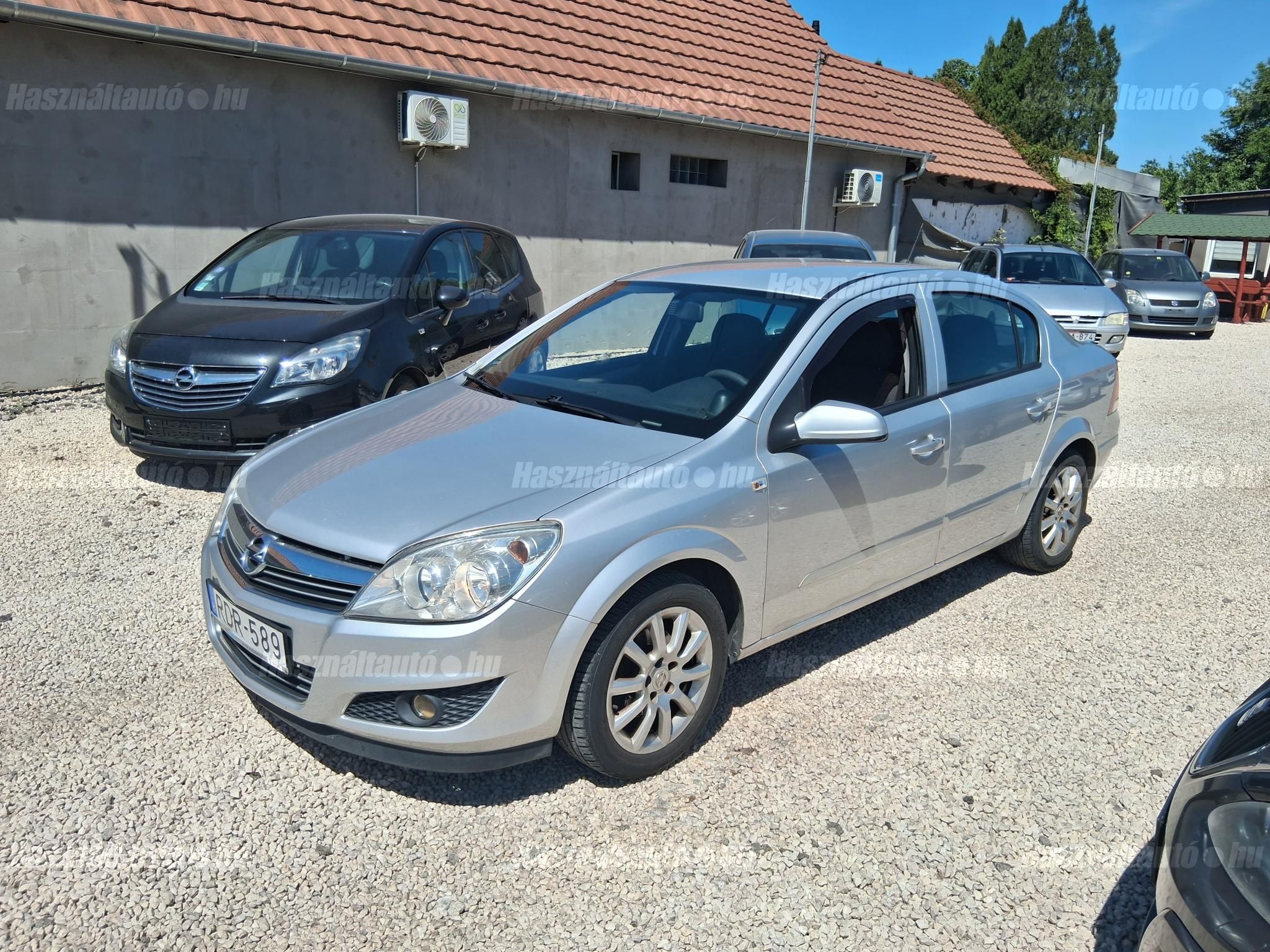 OPEL ASTRA H 2009/5 - 1