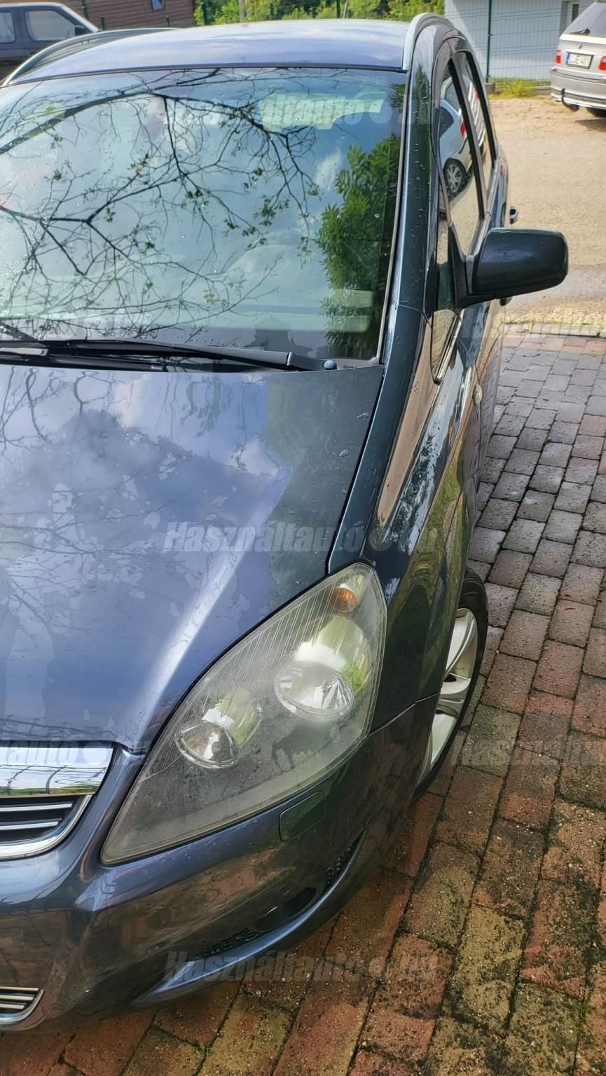 OPEL ZAFIRA B 2011/8 - 1