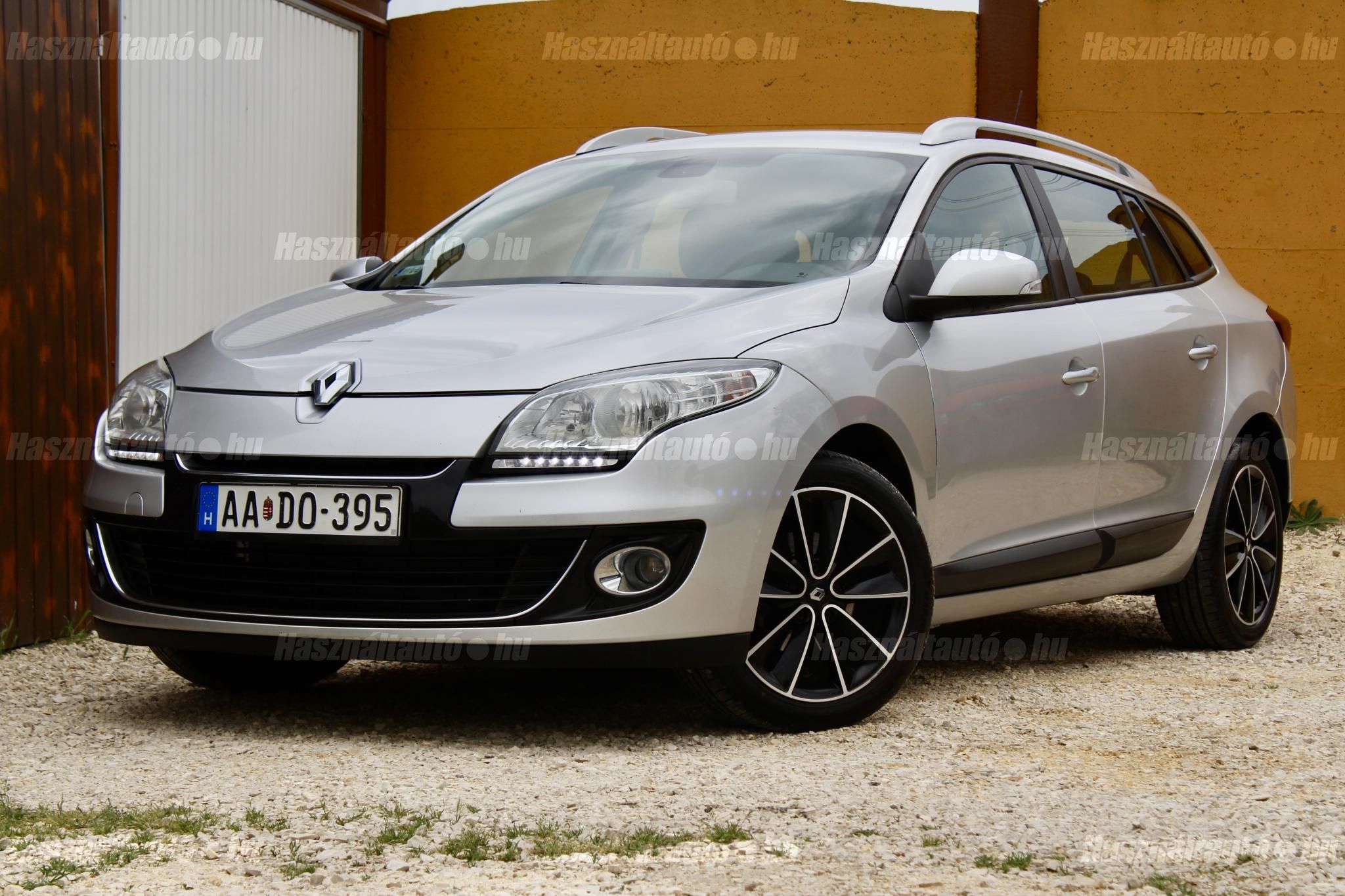 RENAULT MEGANE 2013/8 - 1