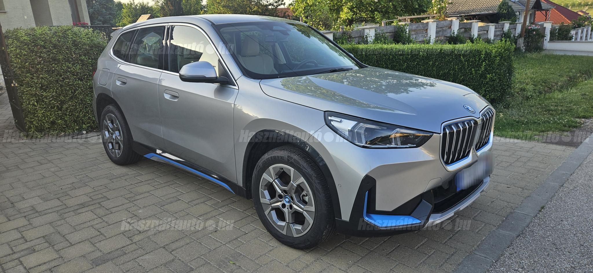 BMW IX1 2023/12 - 1