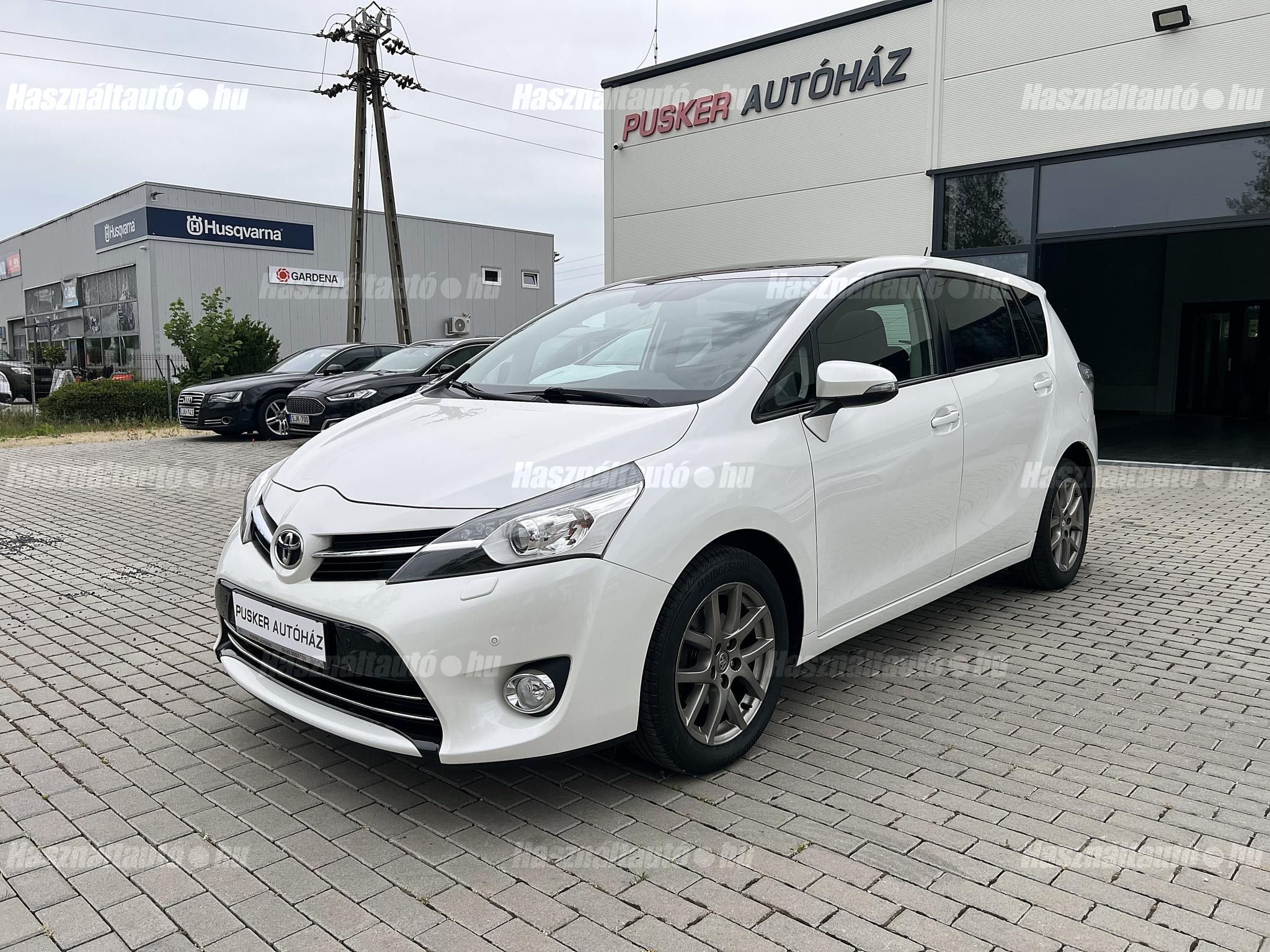 TOYOTA VERSO 2013/5 - 1