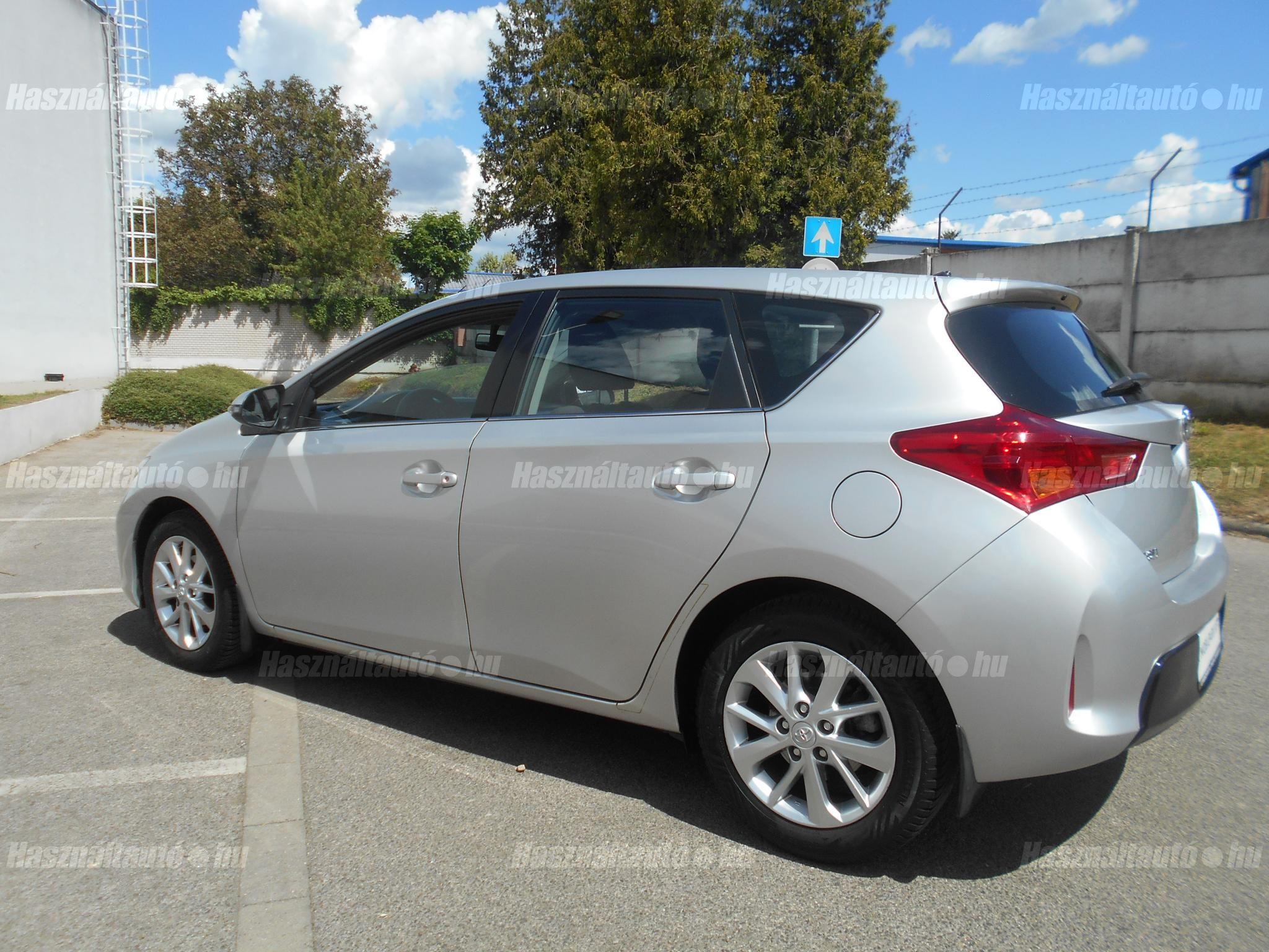 TOYOTA AURIS 2013/11 - 1