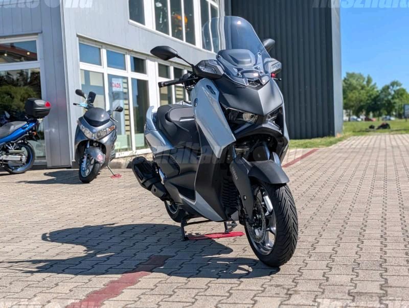 YAMAHA X-MAX 300 2026 - 1