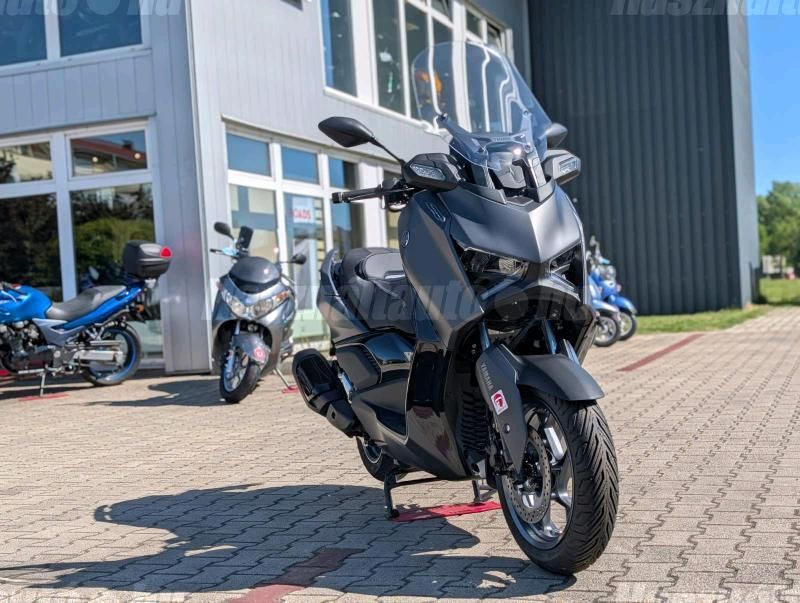YAMAHA X-MAX 300 2026 - 1