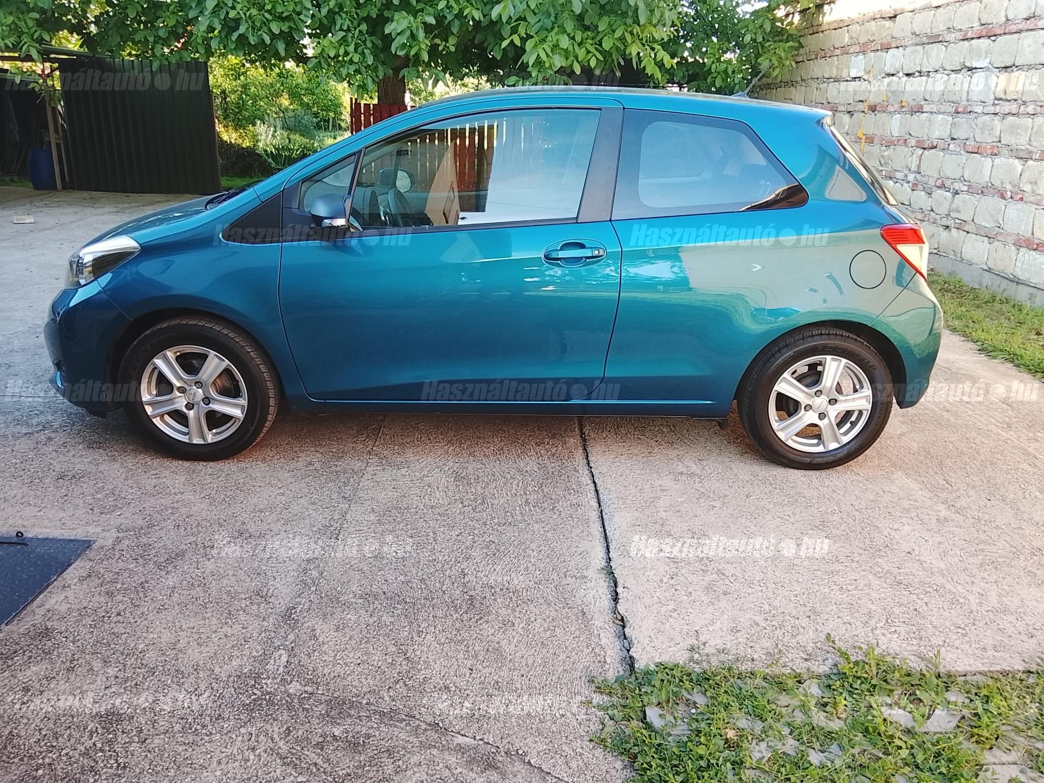 TOYOTA YARIS 2012/6 - 1