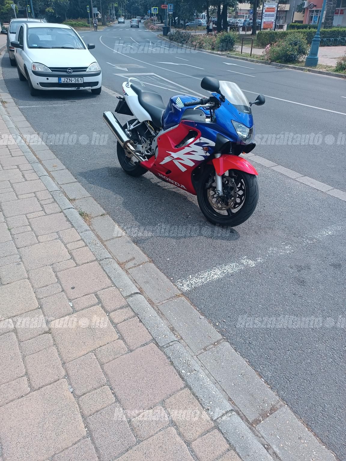 HONDA CBR 600 F4 2000/10 - 1