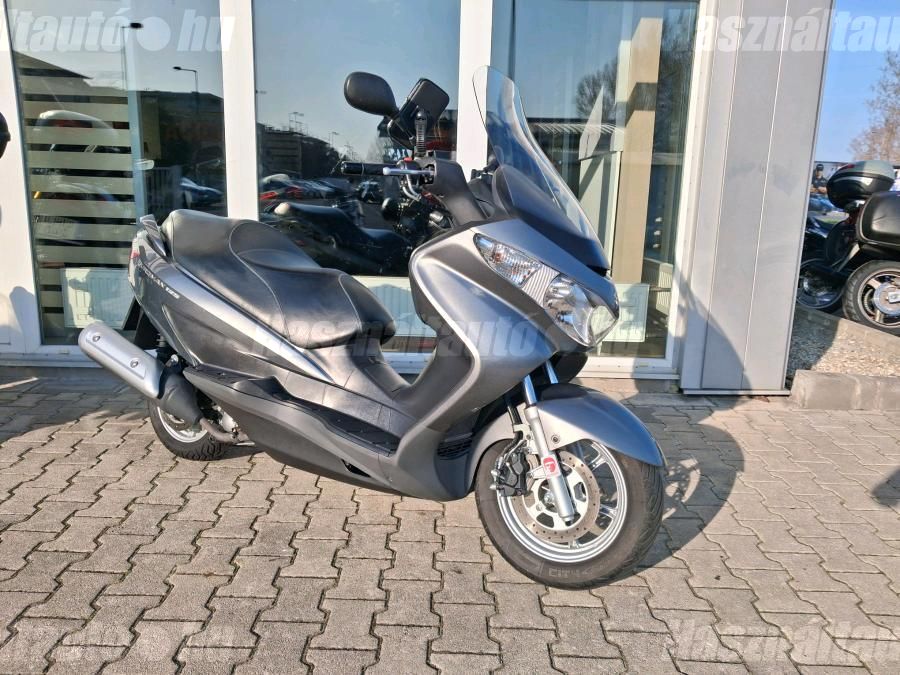SUZUKI UH 125 BURGMAN 2012 - 1