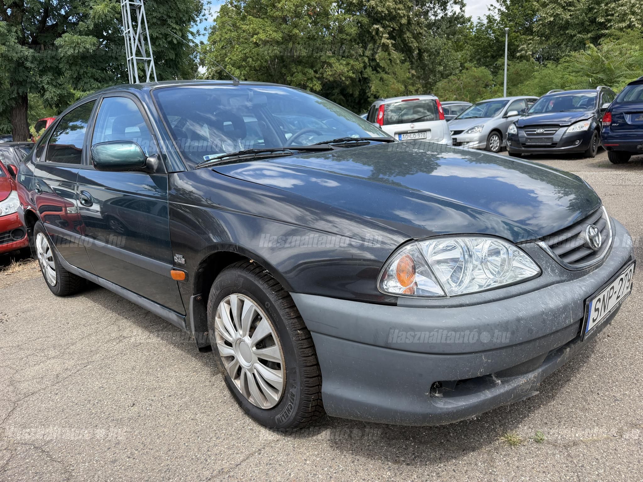 TOYOTA AVENSIS 2001/8 - 1