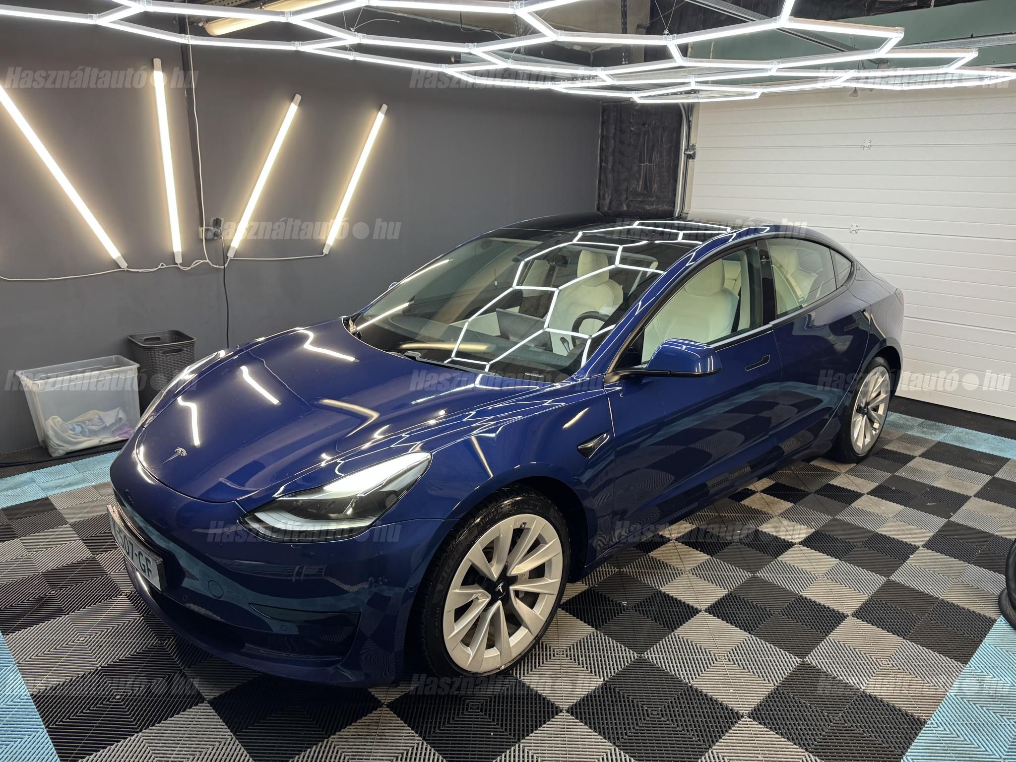 TESLA MODEL 3 2021/3 - 1