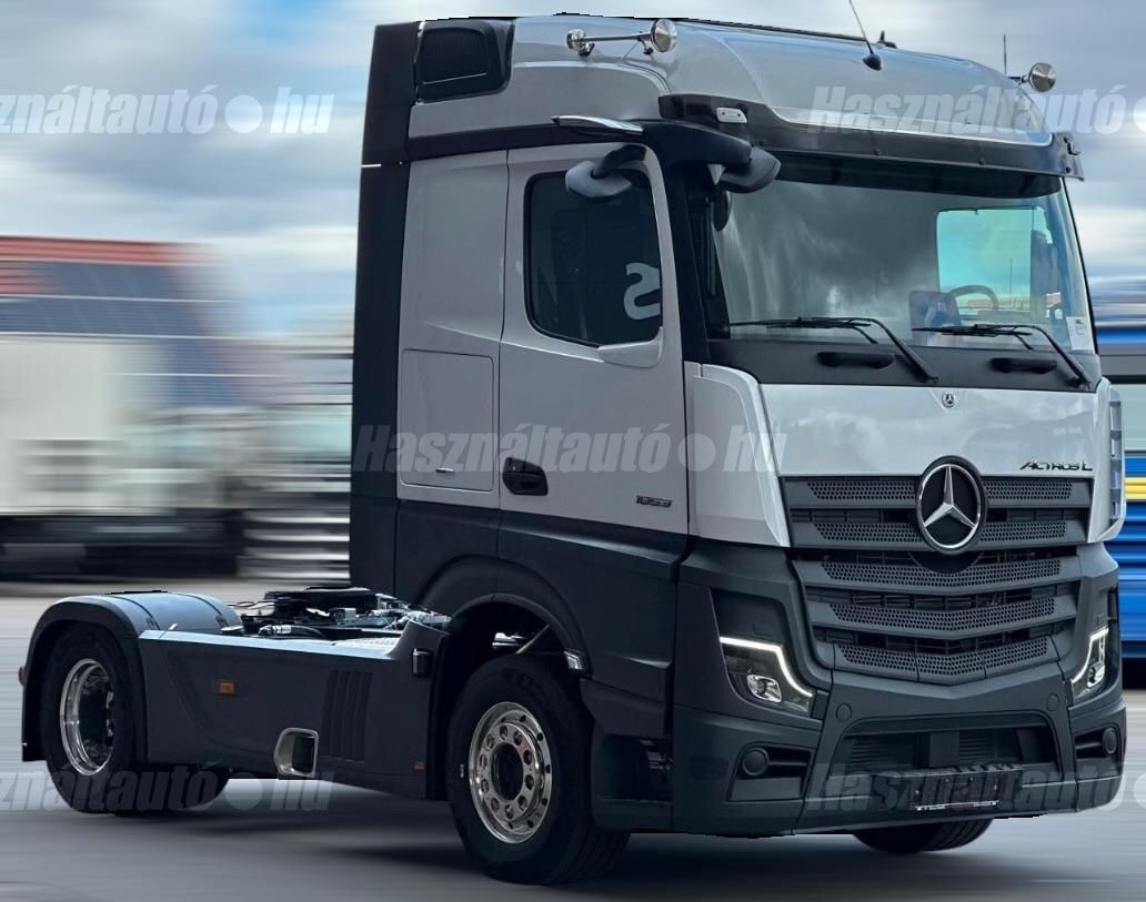 MERCEDES-BENZ 2025/3 - 1